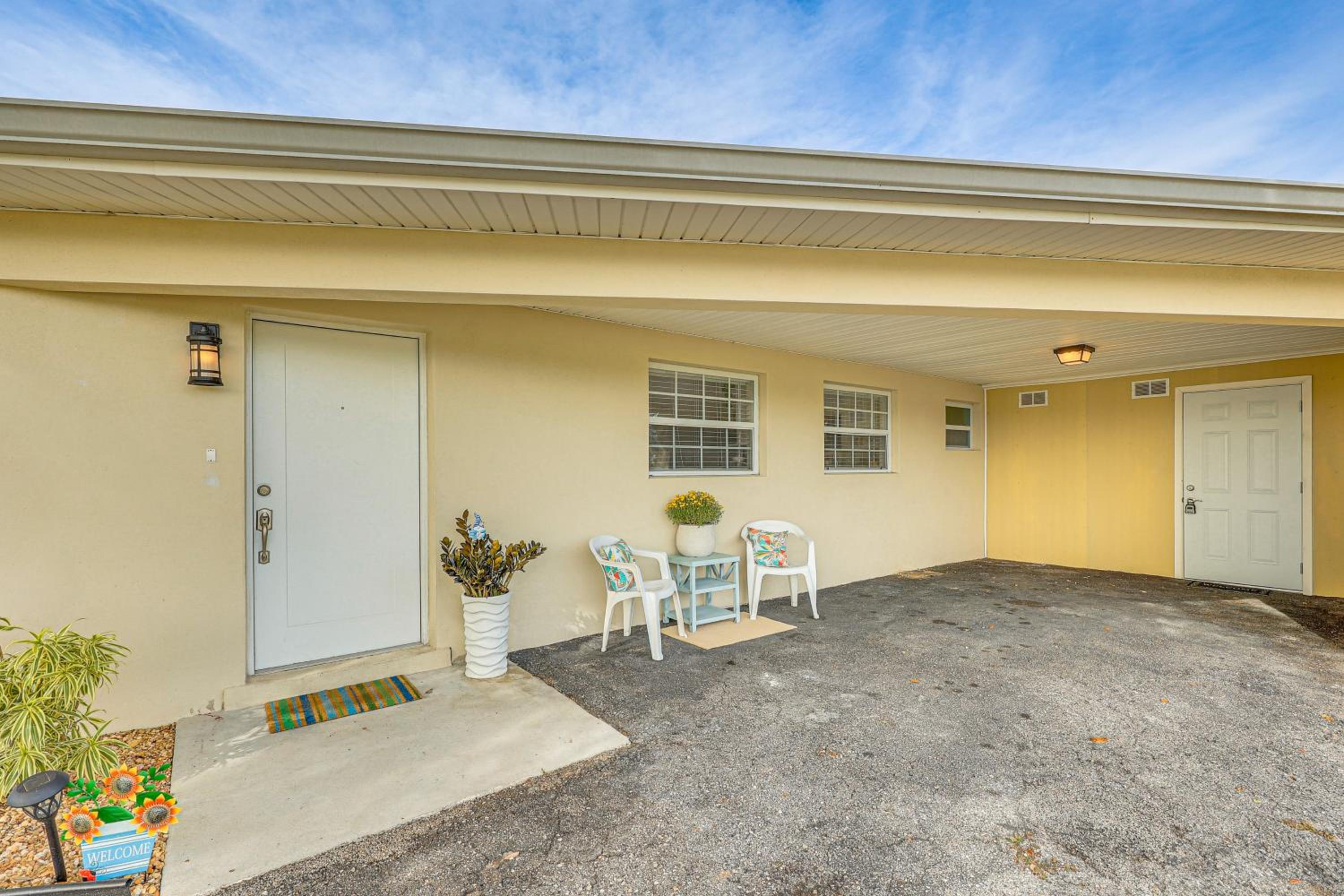 Golf, Boat and Beach-Hop Quiet Port Charlotte Home