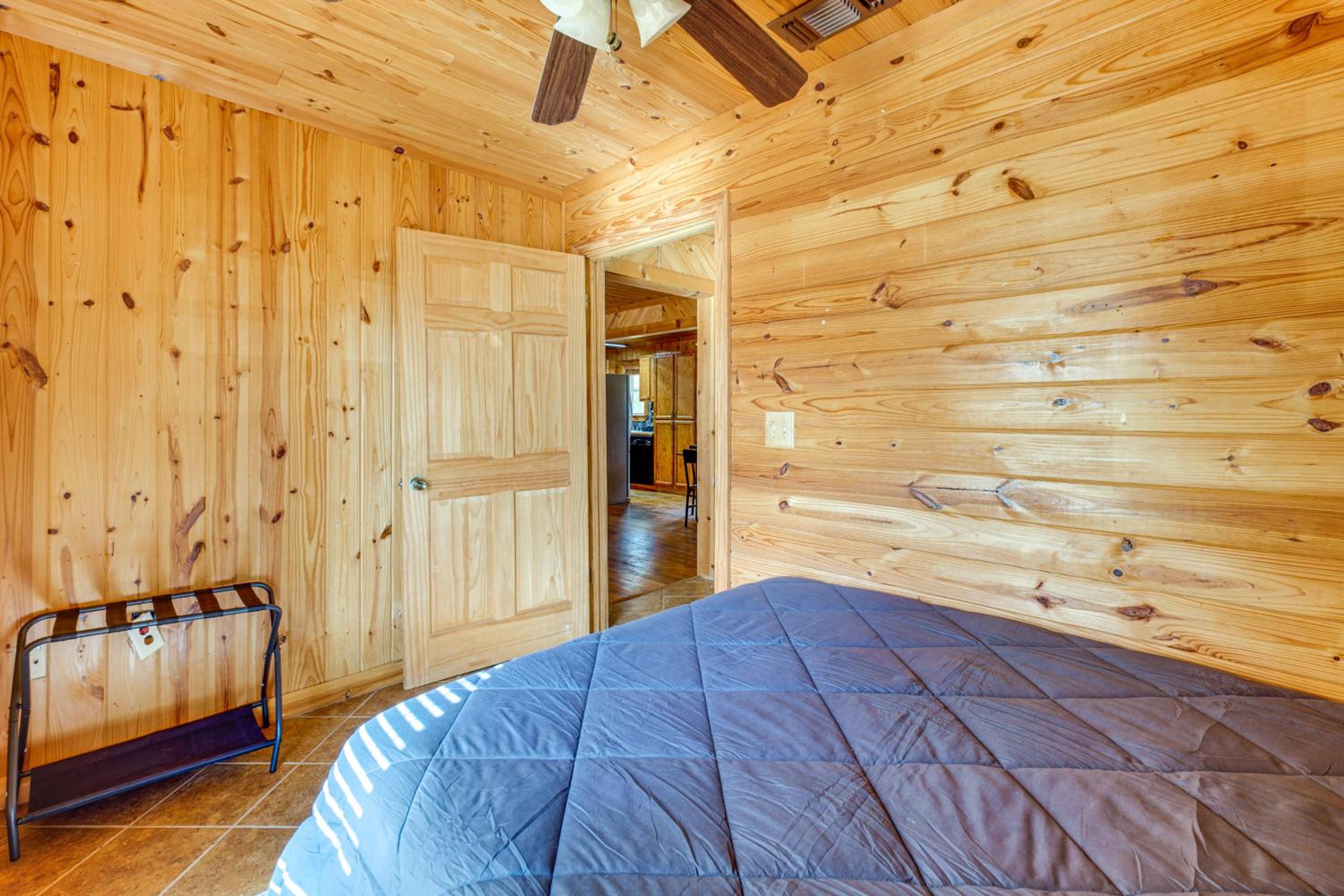 6 Mi to Main St Poplarville Cabin with Pasture View