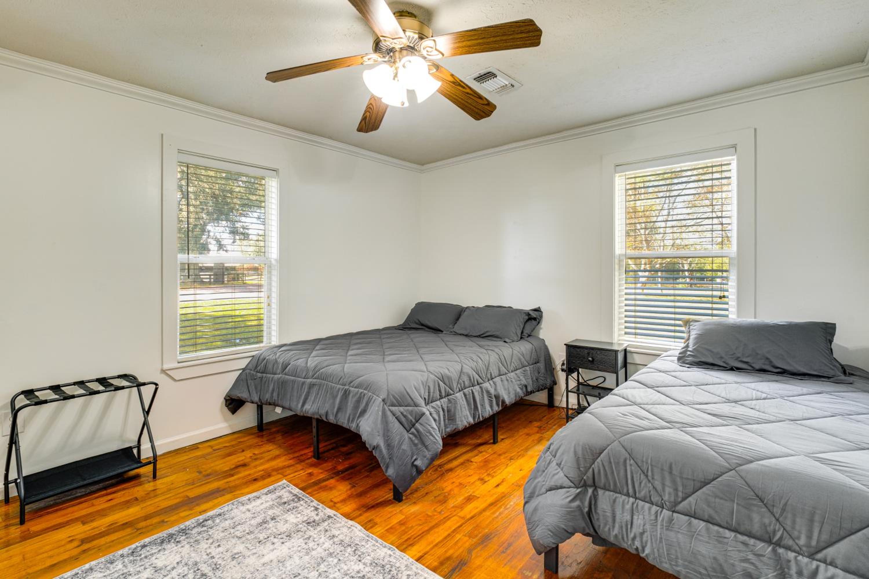 6 Mi to Main St Poplarville Cabin with Pasture View