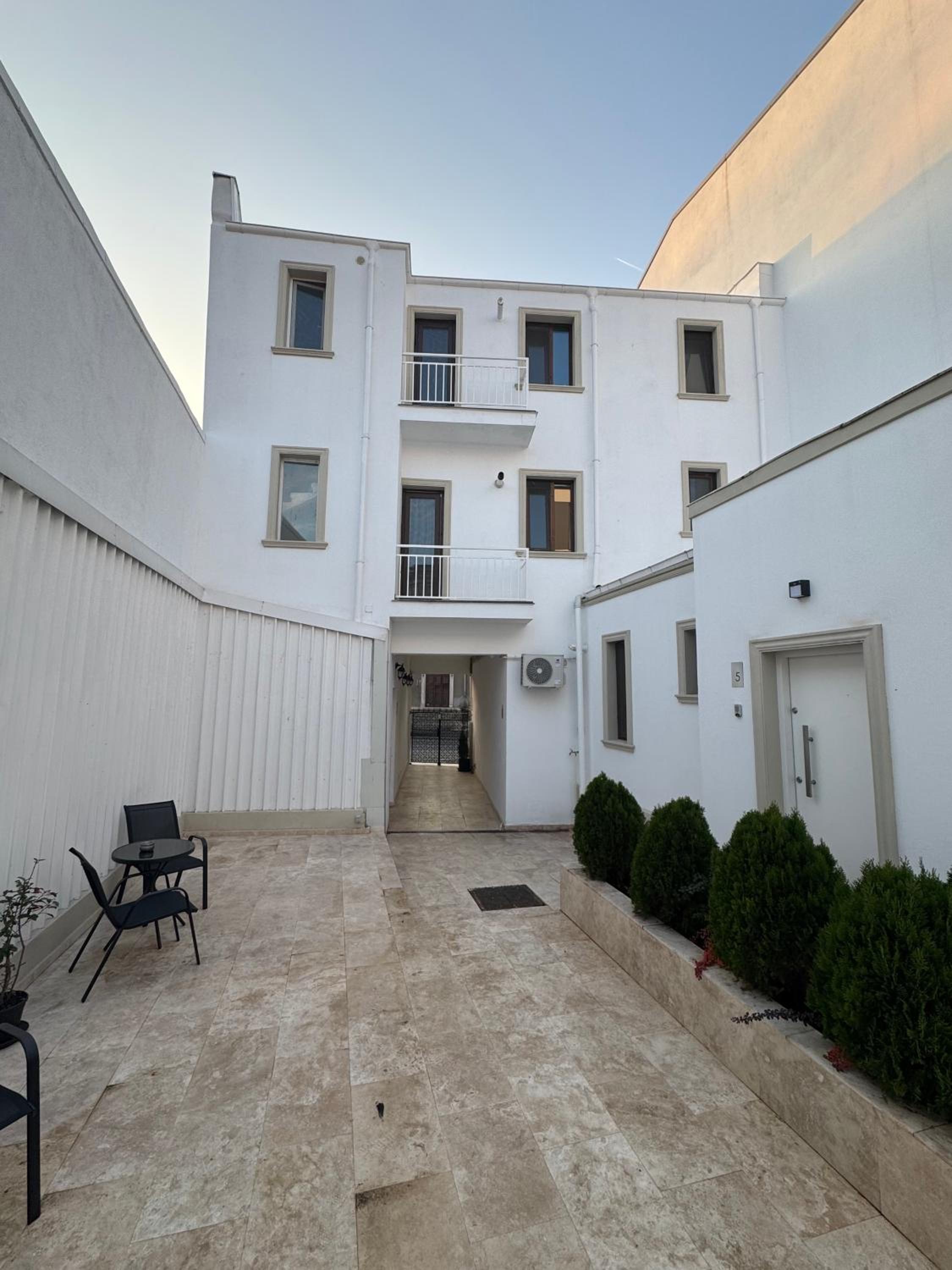 Velaris Downtown Retreat