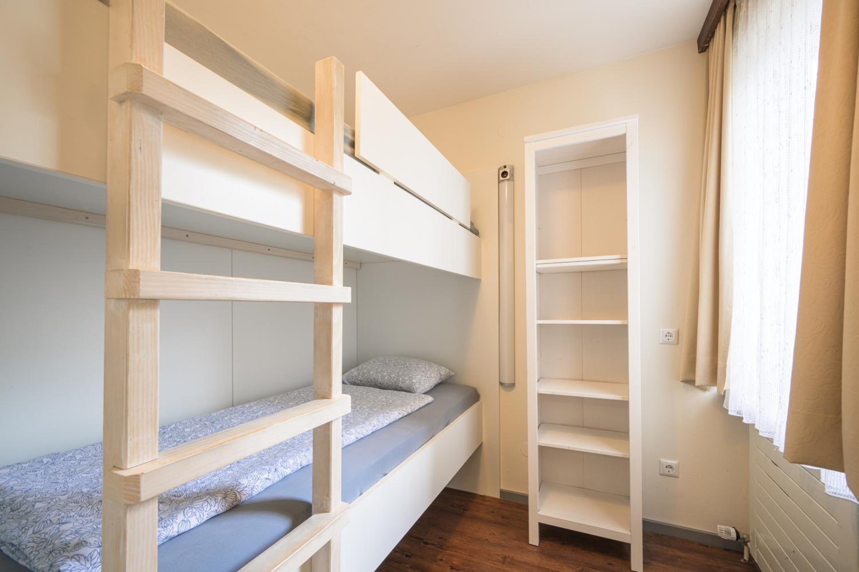 ROJ Rooms & Suites