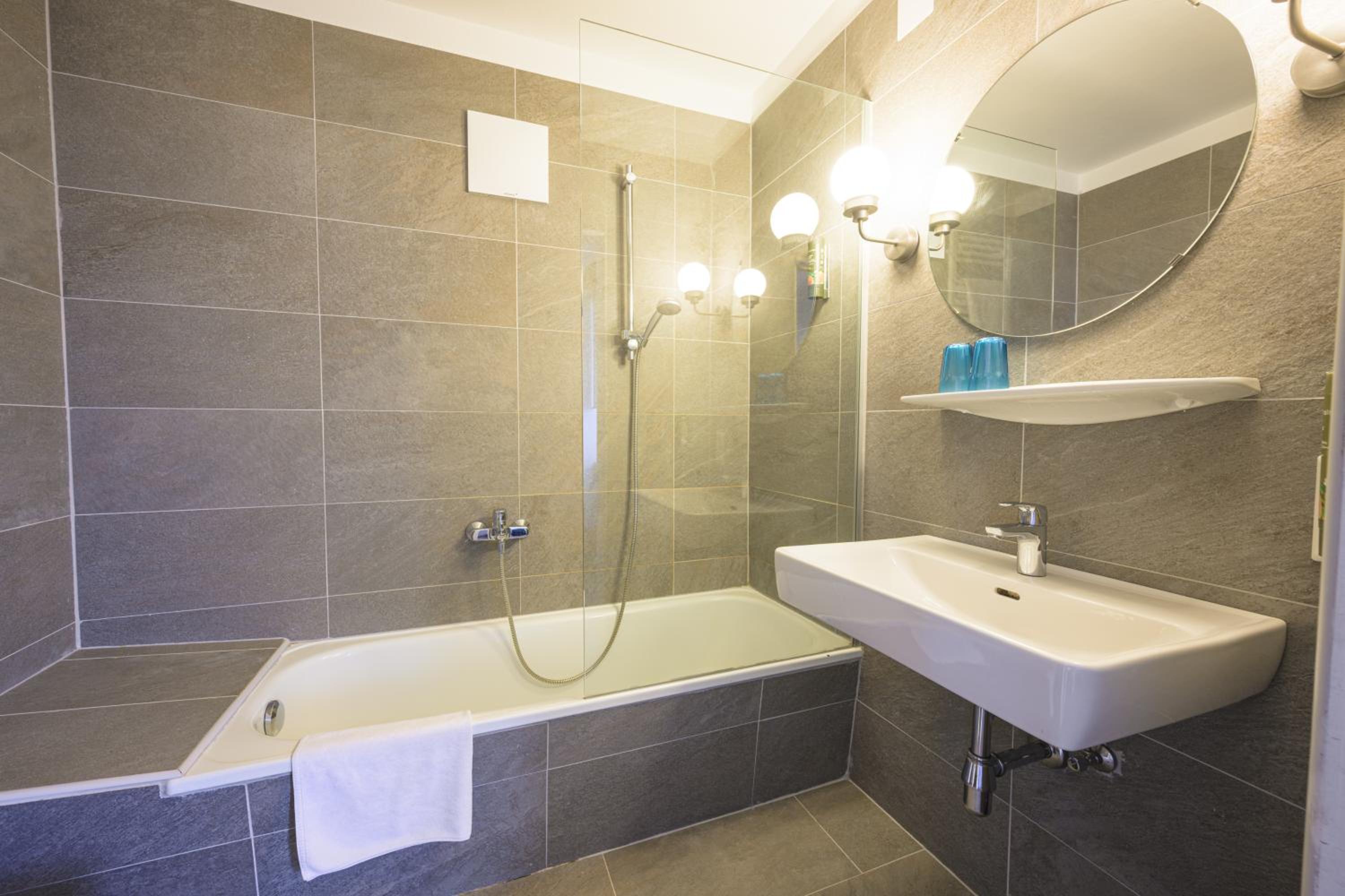 ROJ Rooms & Suites
