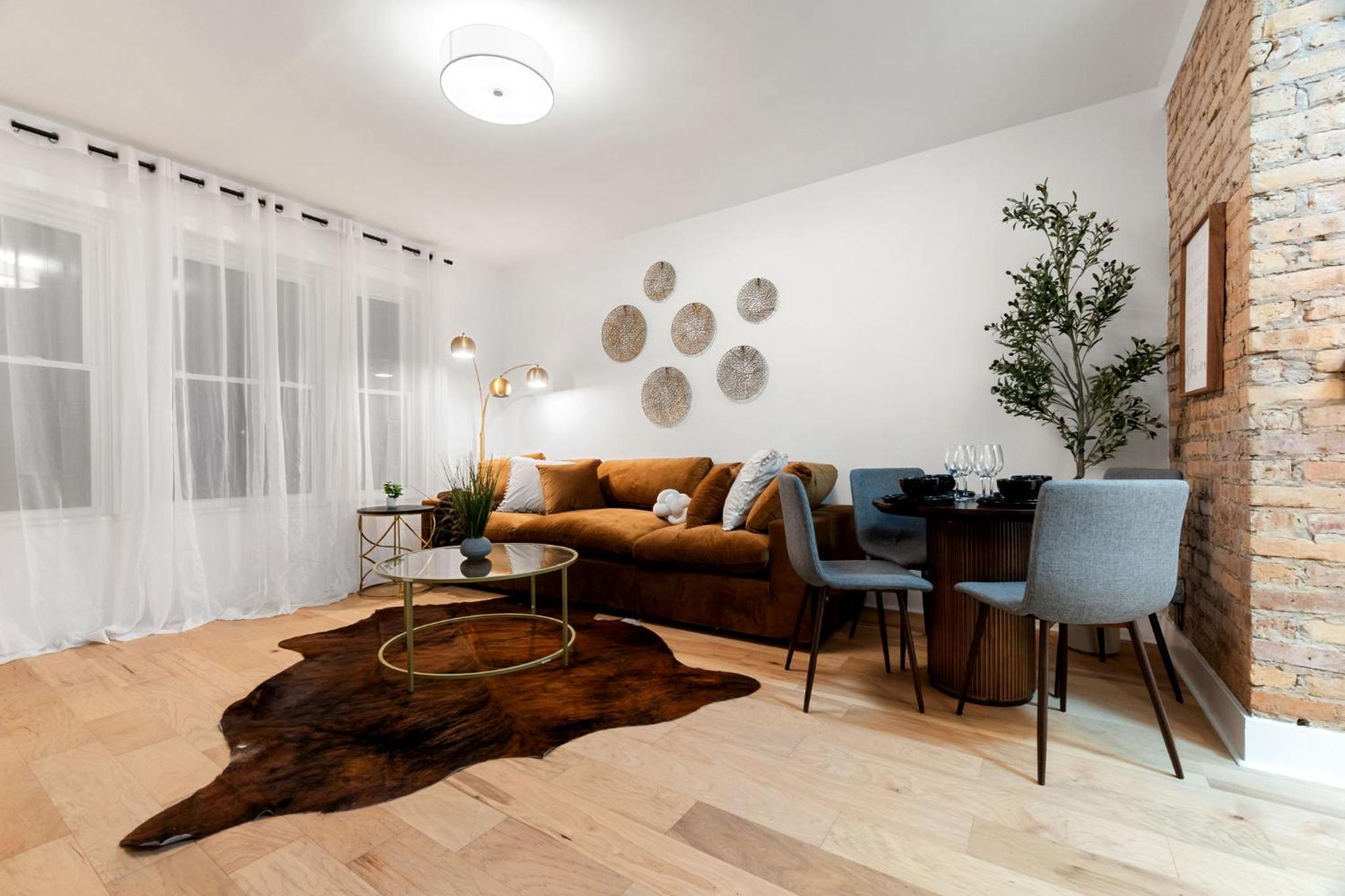 Lakeview 6Bed 4Bath by Wrigley Field