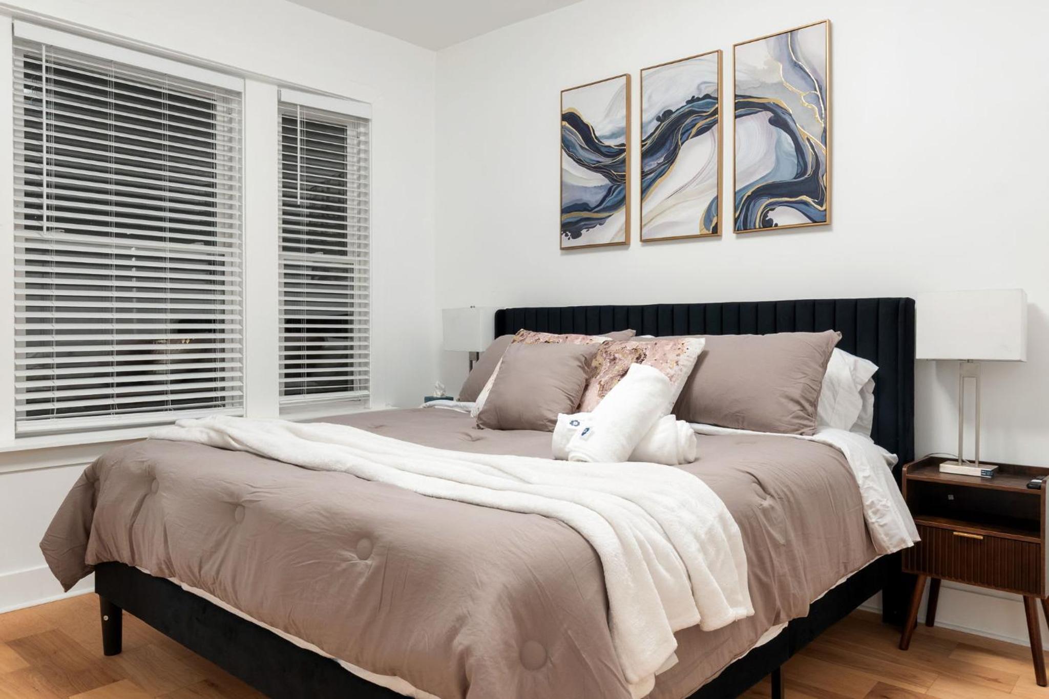 Lakeview 6Bed 4Bath by Wrigley Field