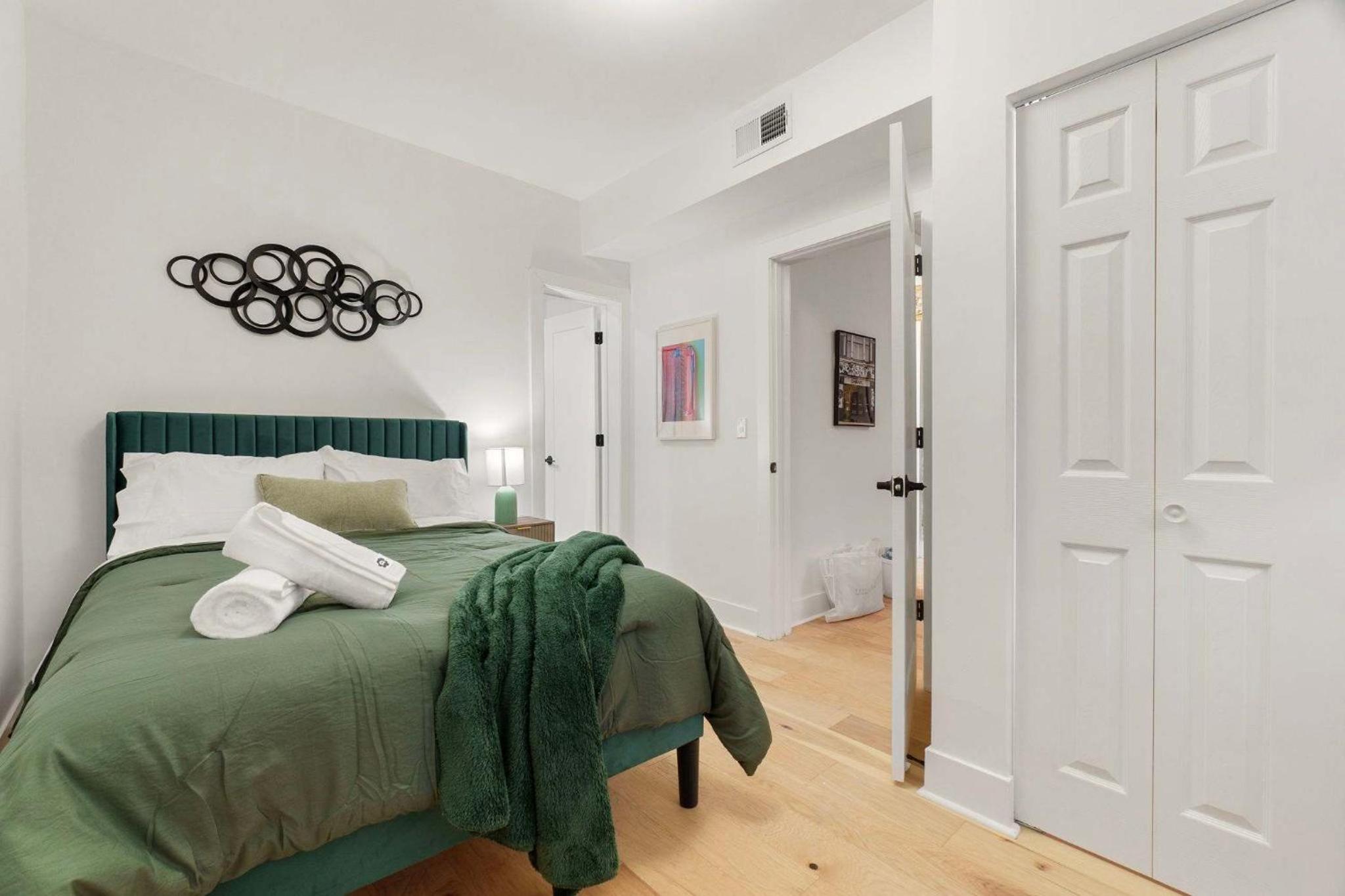 Lakeview 6Bed 4Bath by Wrigley Field