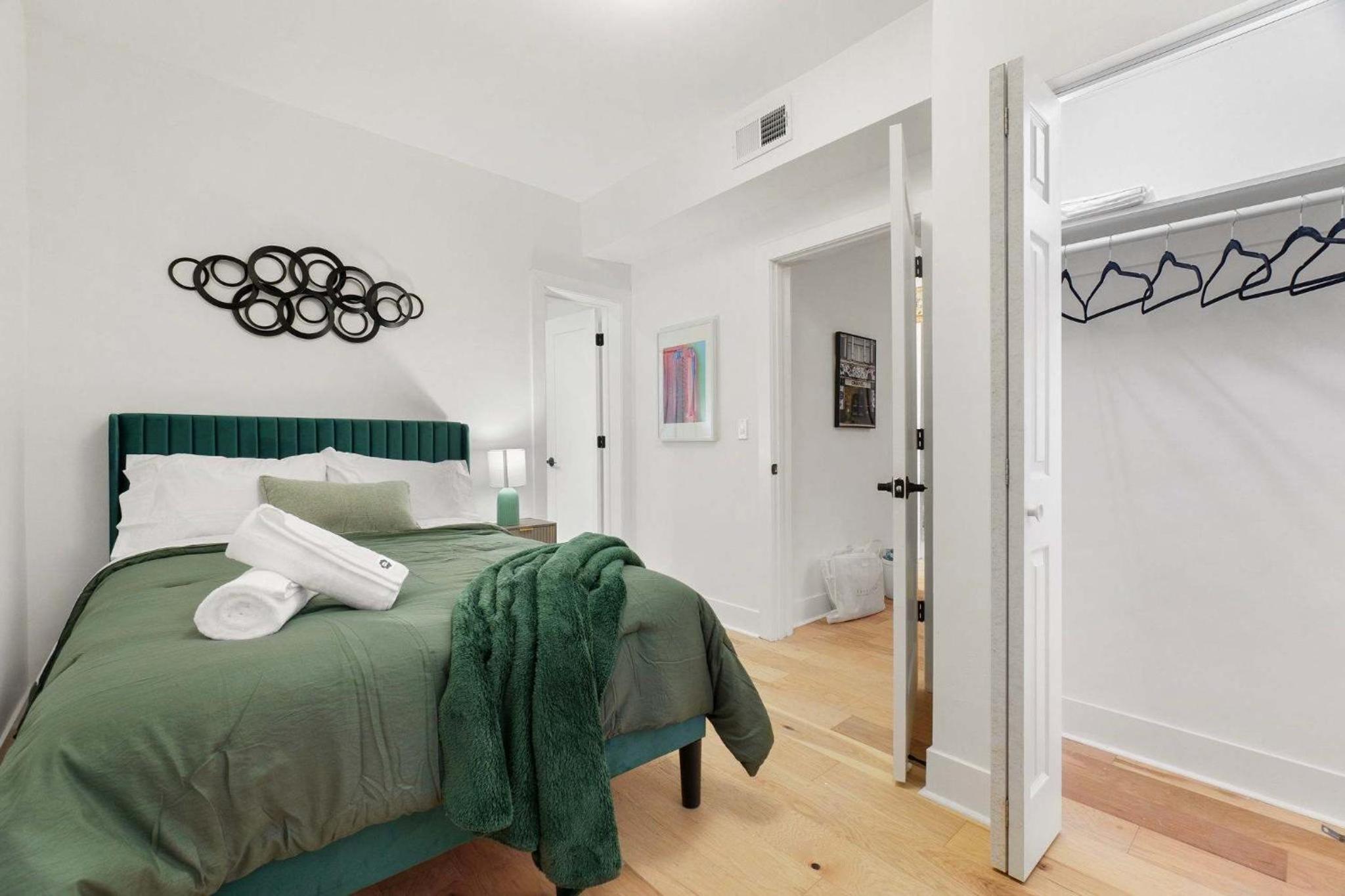 Lakeview 6Bed 4Bath by Wrigley Field