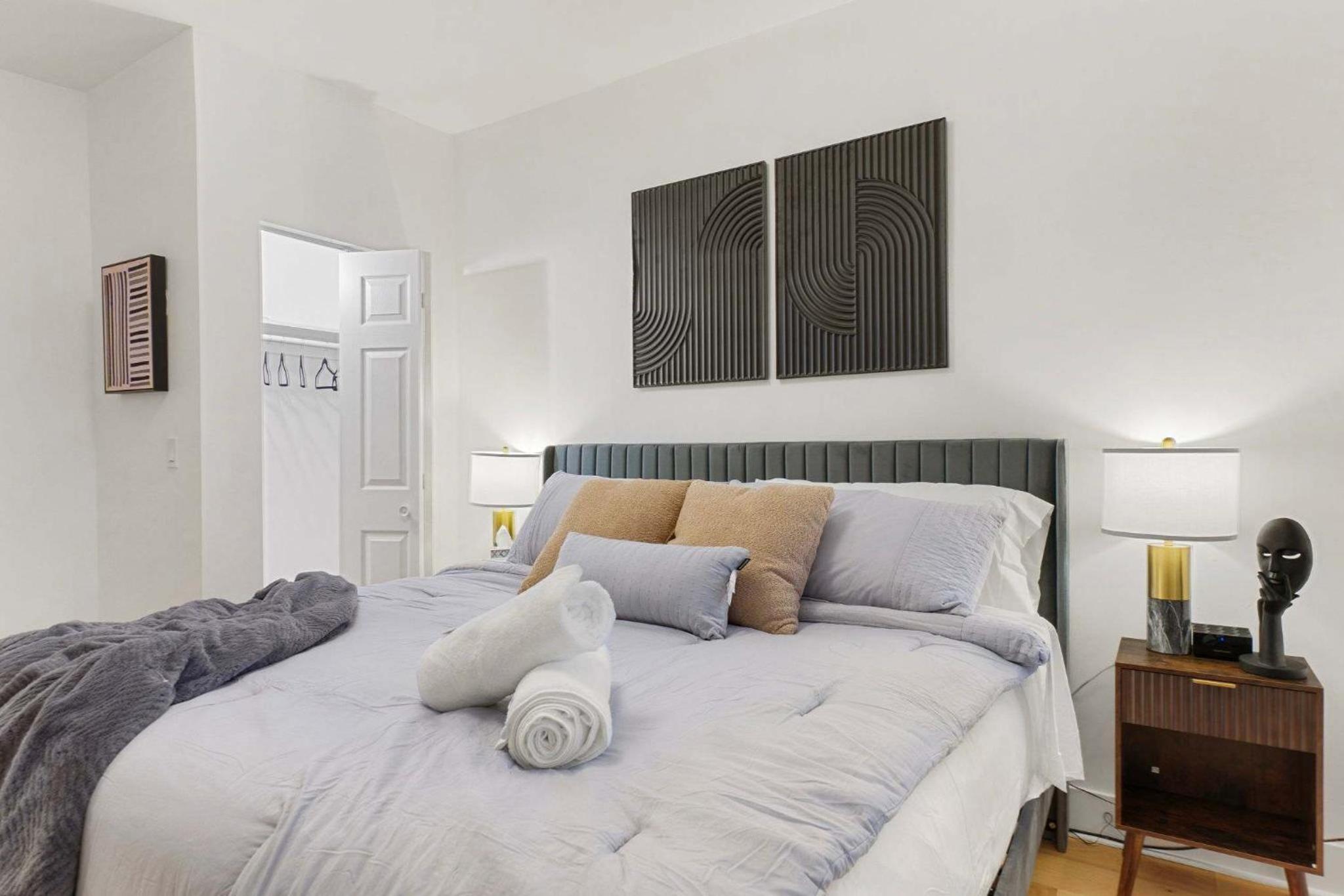 Lakeview 6Bed 4Bath by Wrigley Field