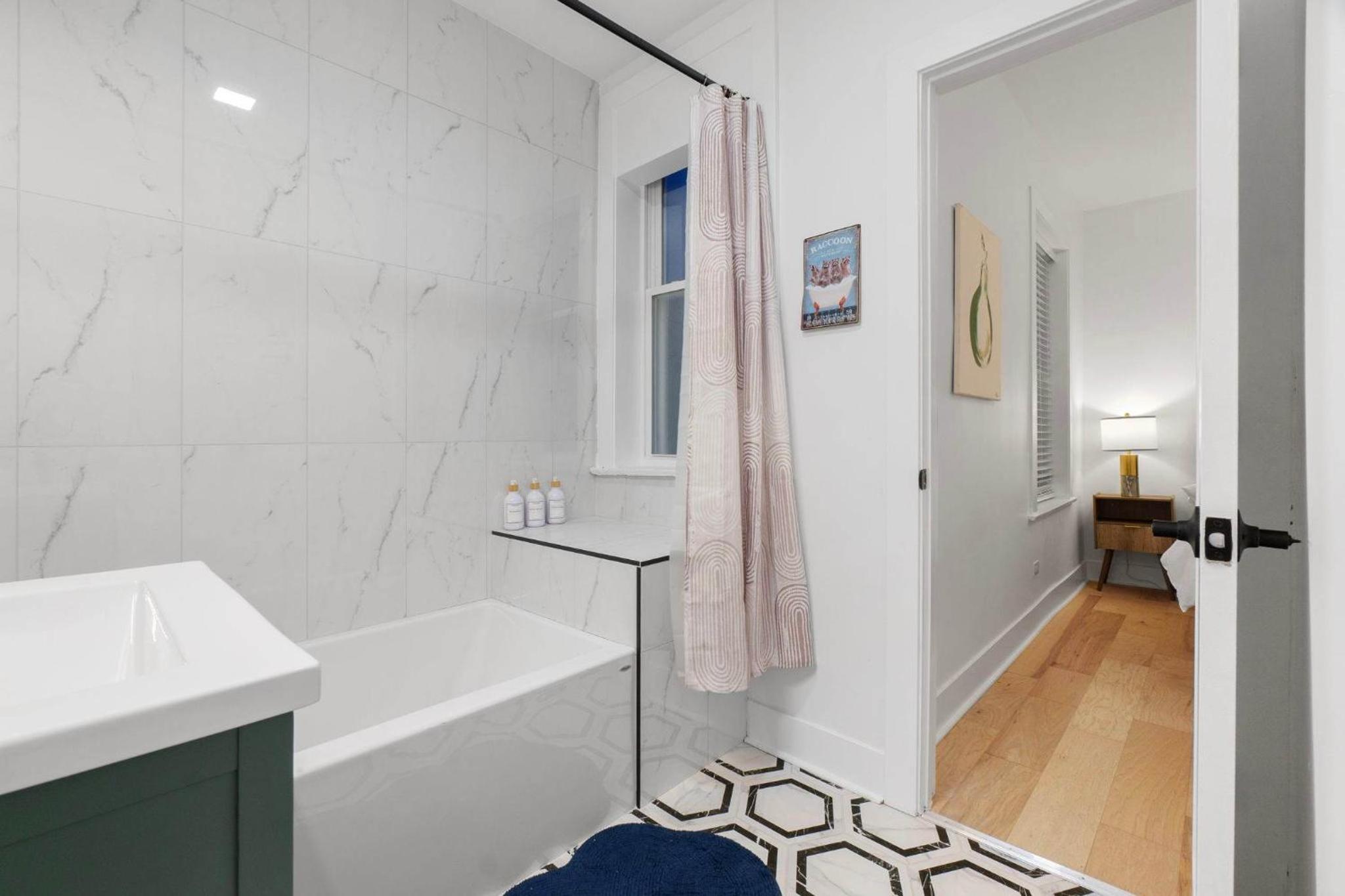 Lakeview 6Bed 4Bath by Wrigley Field