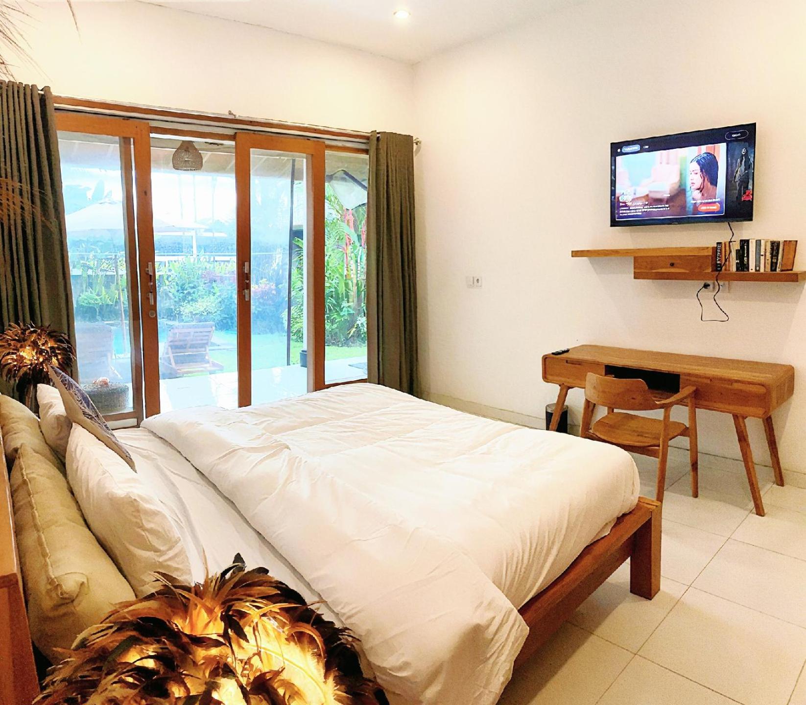 VILLA 2 Bedroom Spacious Outdoor Private Tropical Lush Garden & Pool in Canggu Bali Calm Area