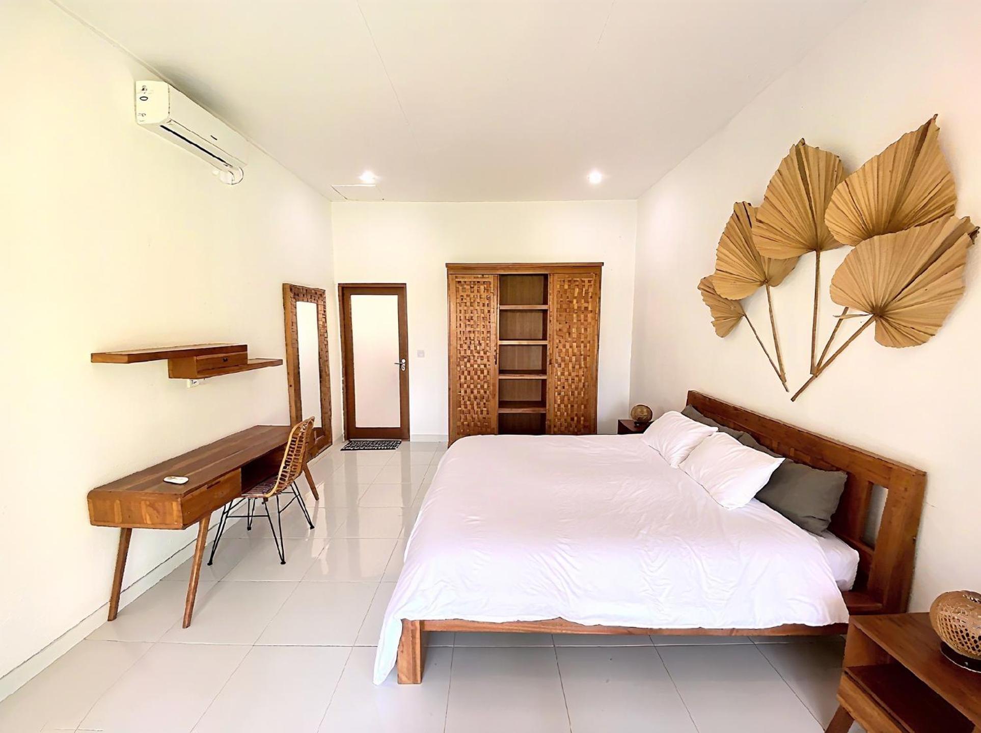 VILLA 2 Bedroom Spacious Outdoor Private Tropical Lush Garden & Pool in Canggu Bali Calm Area
