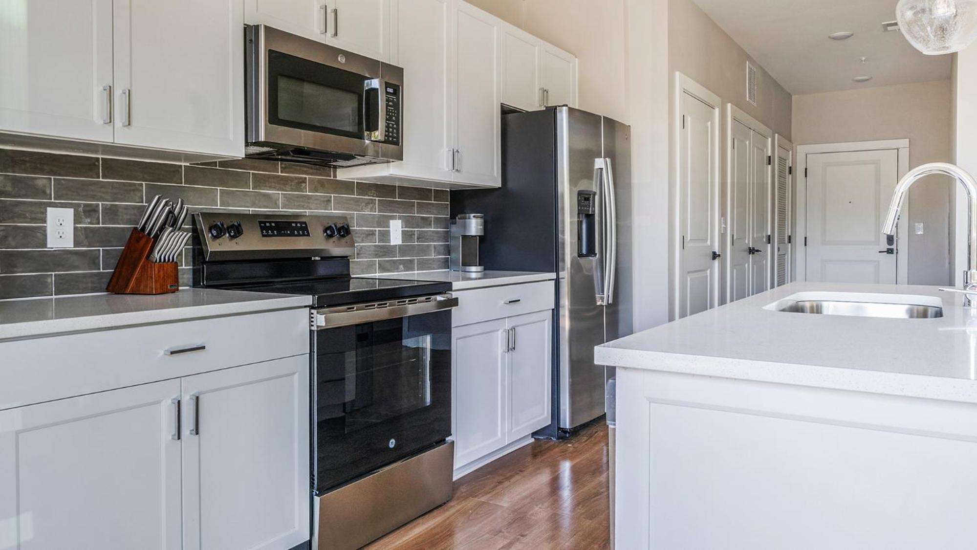 Landing Stylish 1BD Clubhouse Pool