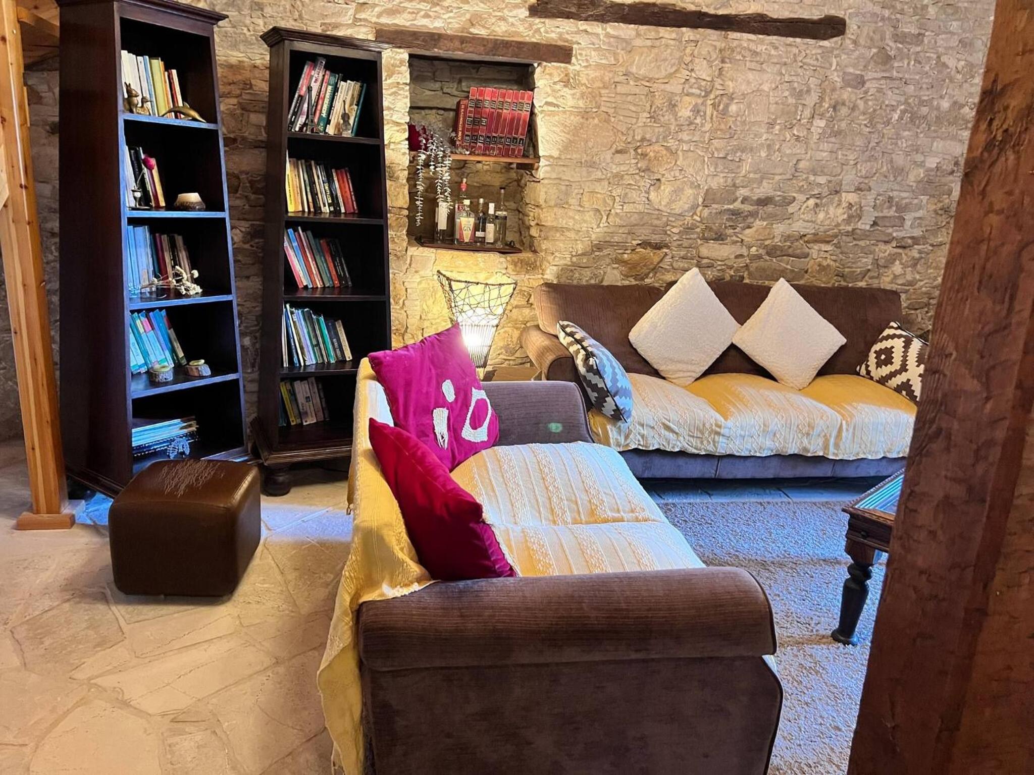 Charming 3-Bedroom Cottage in Heart of Vasa Koilaniou
