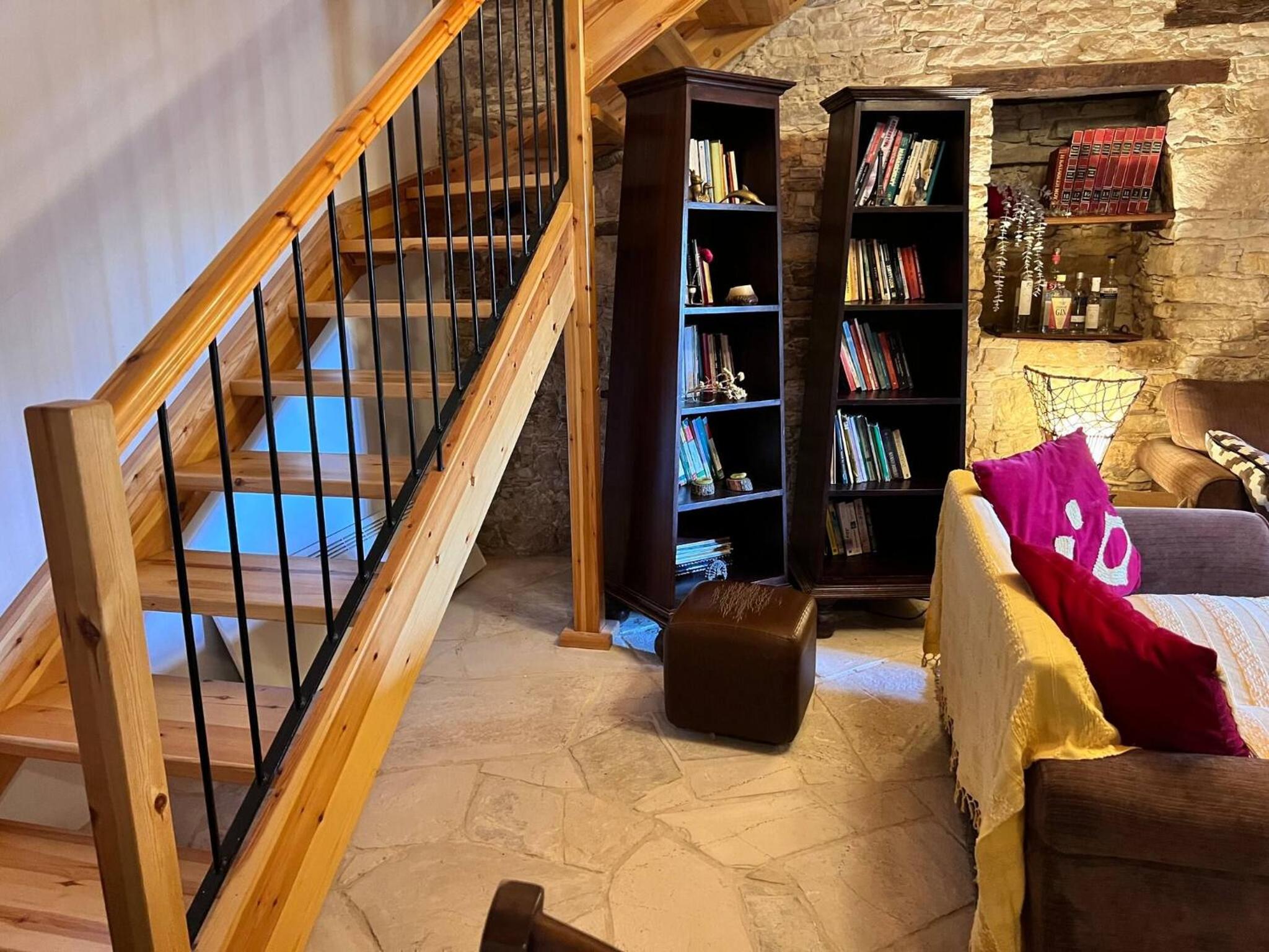Charming 3-Bedroom Cottage in Heart of Vasa Koilaniou