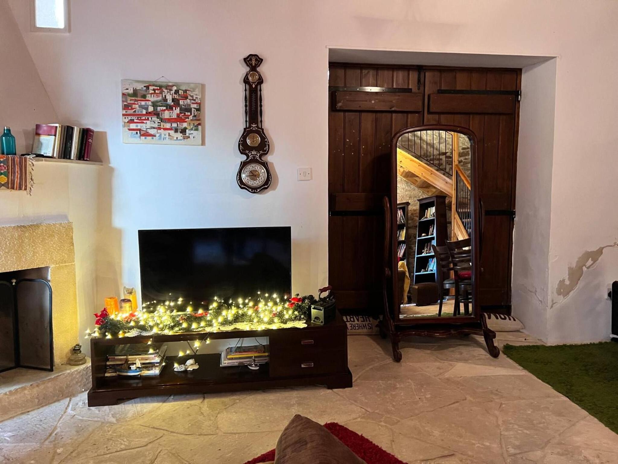 Charming 3-Bedroom Cottage in Heart of Vasa Koilaniou