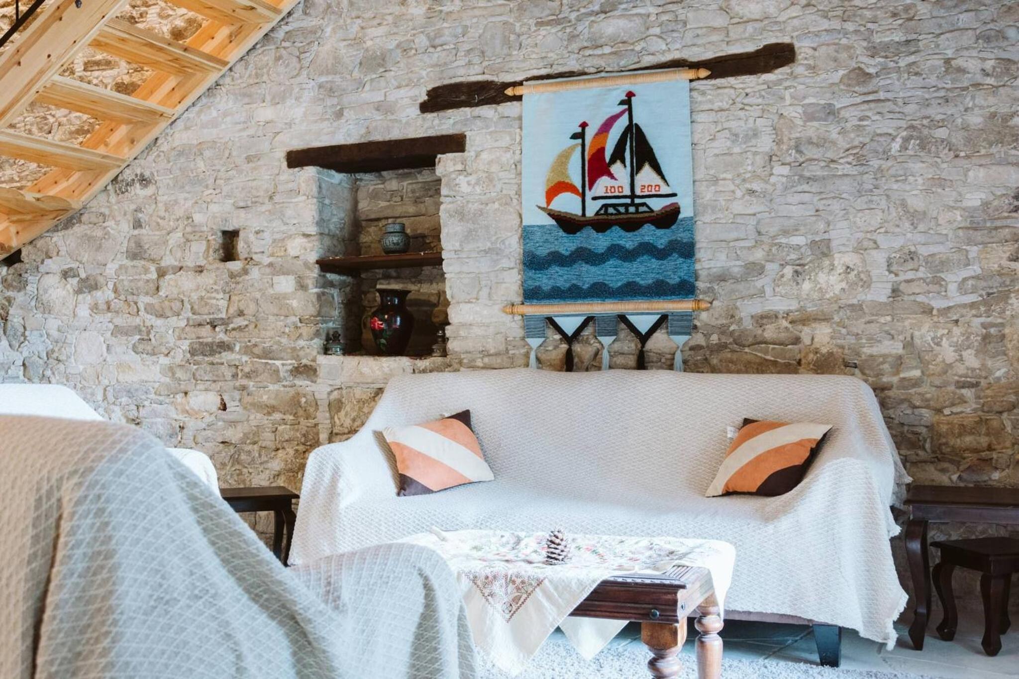 Charming 3-Bedroom Cottage in Heart of Vasa Koilaniou