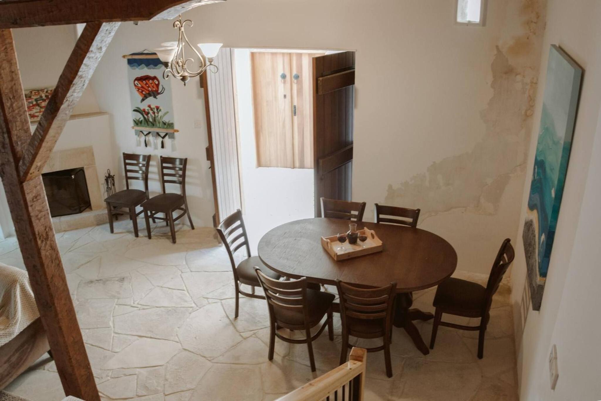 Charming 3-Bedroom Cottage in Heart of Vasa Koilaniou