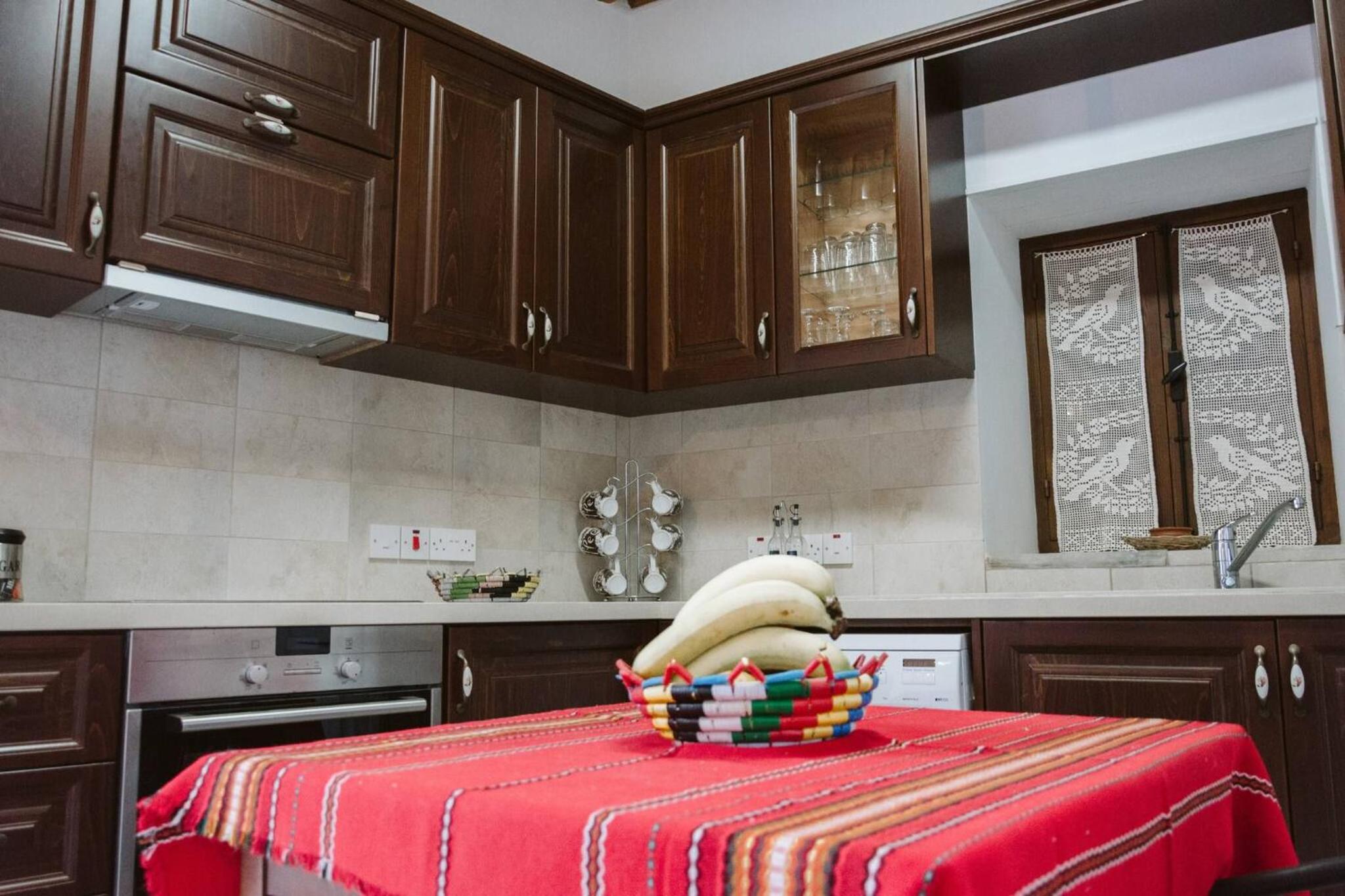 Charming 3-Bedroom Cottage in Heart of Vasa Koilaniou