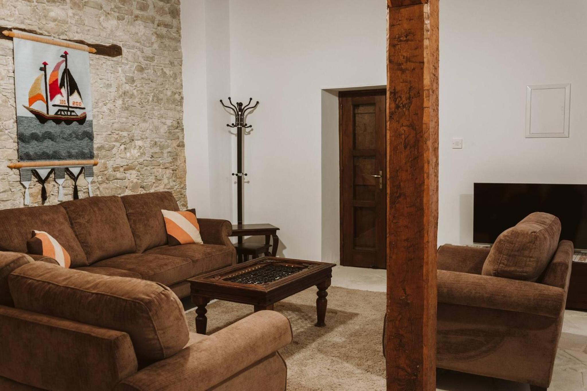 Charming 3-Bedroom Cottage in Heart of Vasa Koilaniou