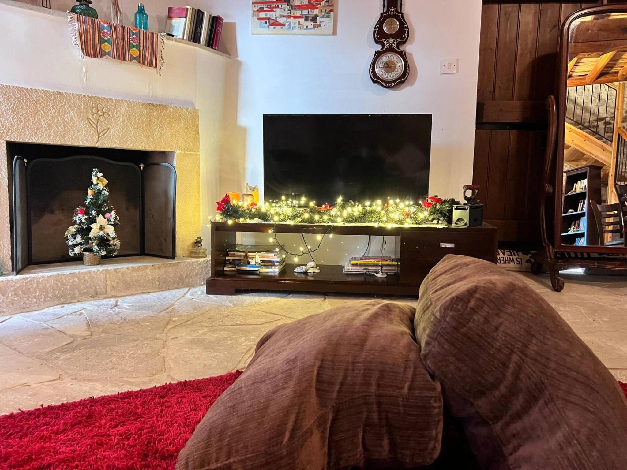 Charming 3-Bedroom Cottage in Heart of Vasa Koilaniou