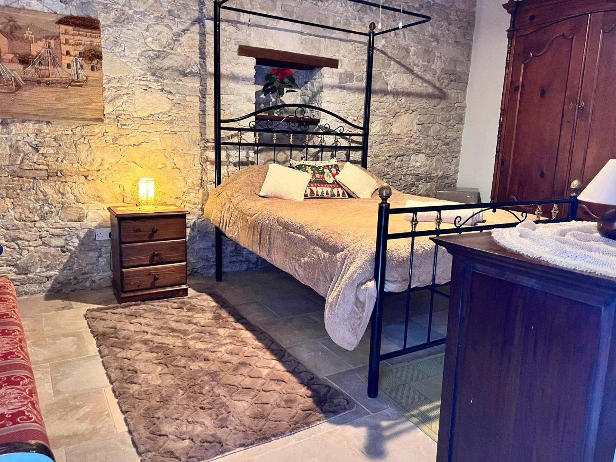 Charming 3-Bedroom Cottage in Heart of Vasa Koilaniou