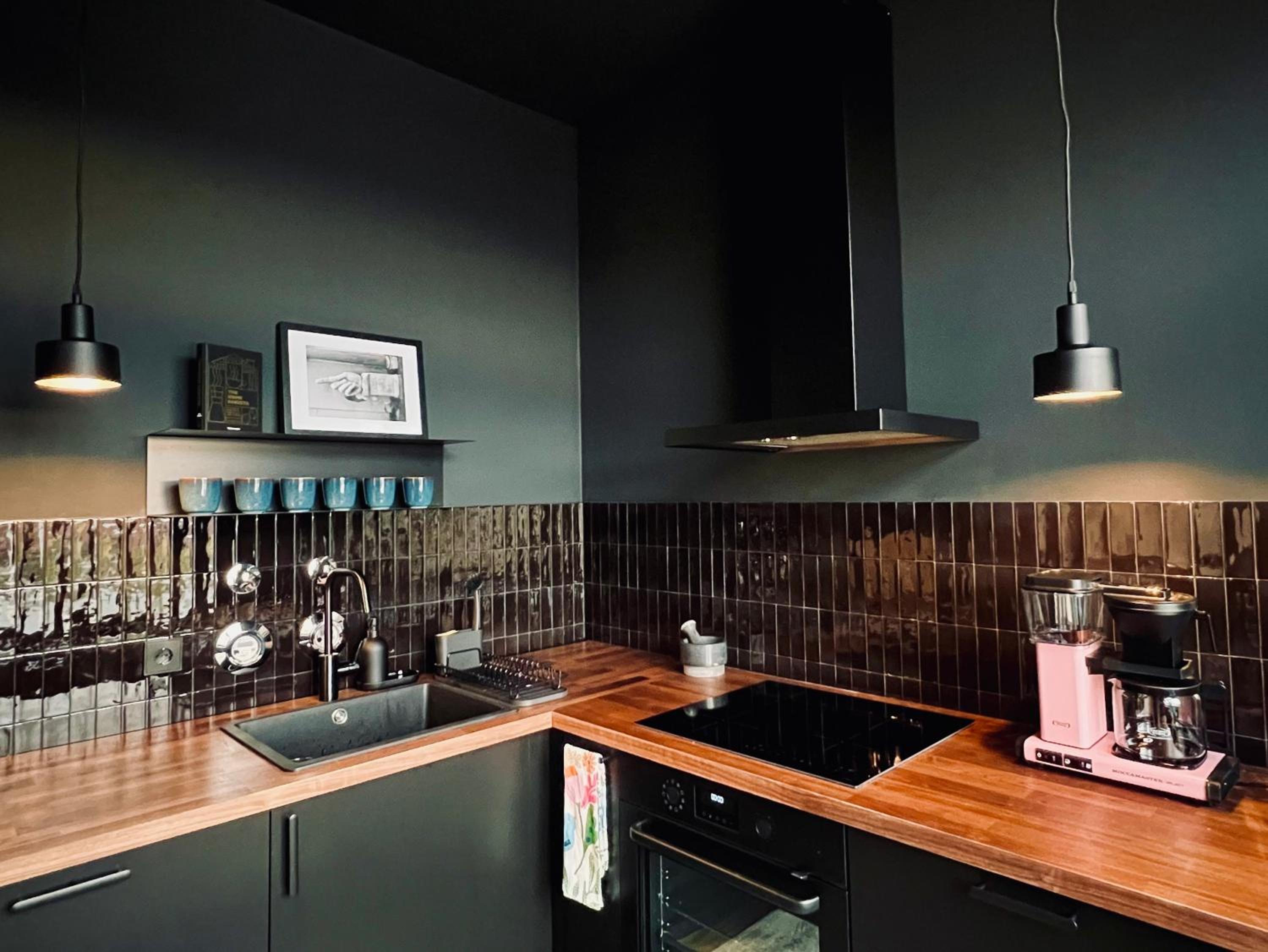 Atelier Noé NOIR - Kunstvoll Wohnen - Wunderbares Frühstück möglich - Ruhig und nah am Zentrum -