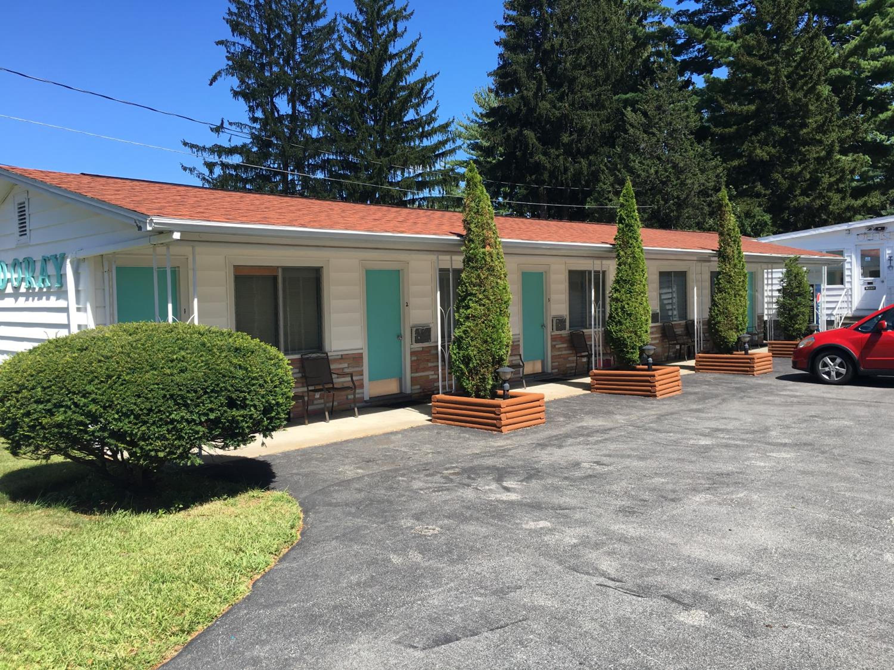 Doray Motel Lake George view 4
