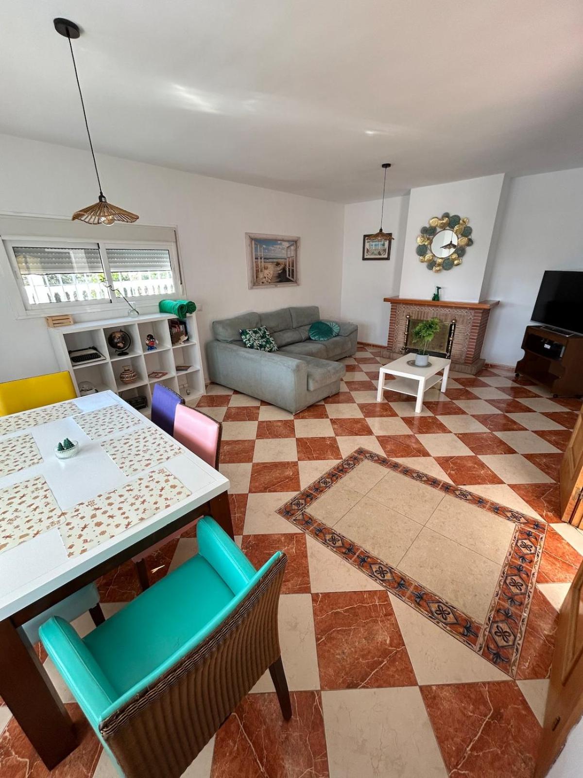 MALAGA,VILLA FAMARA,10 personas,CERCA DE LA PLAYA CON PISCINA,7 CAMAS,CAFE DE CORTESIA GRATIS