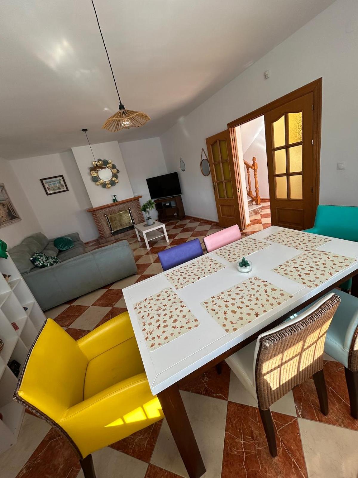 MALAGA,VILLA FAMARA,10 personas,CERCA DE LA PLAYA CON PISCINA,7 CAMAS,CAFE DE CORTESIA GRATIS