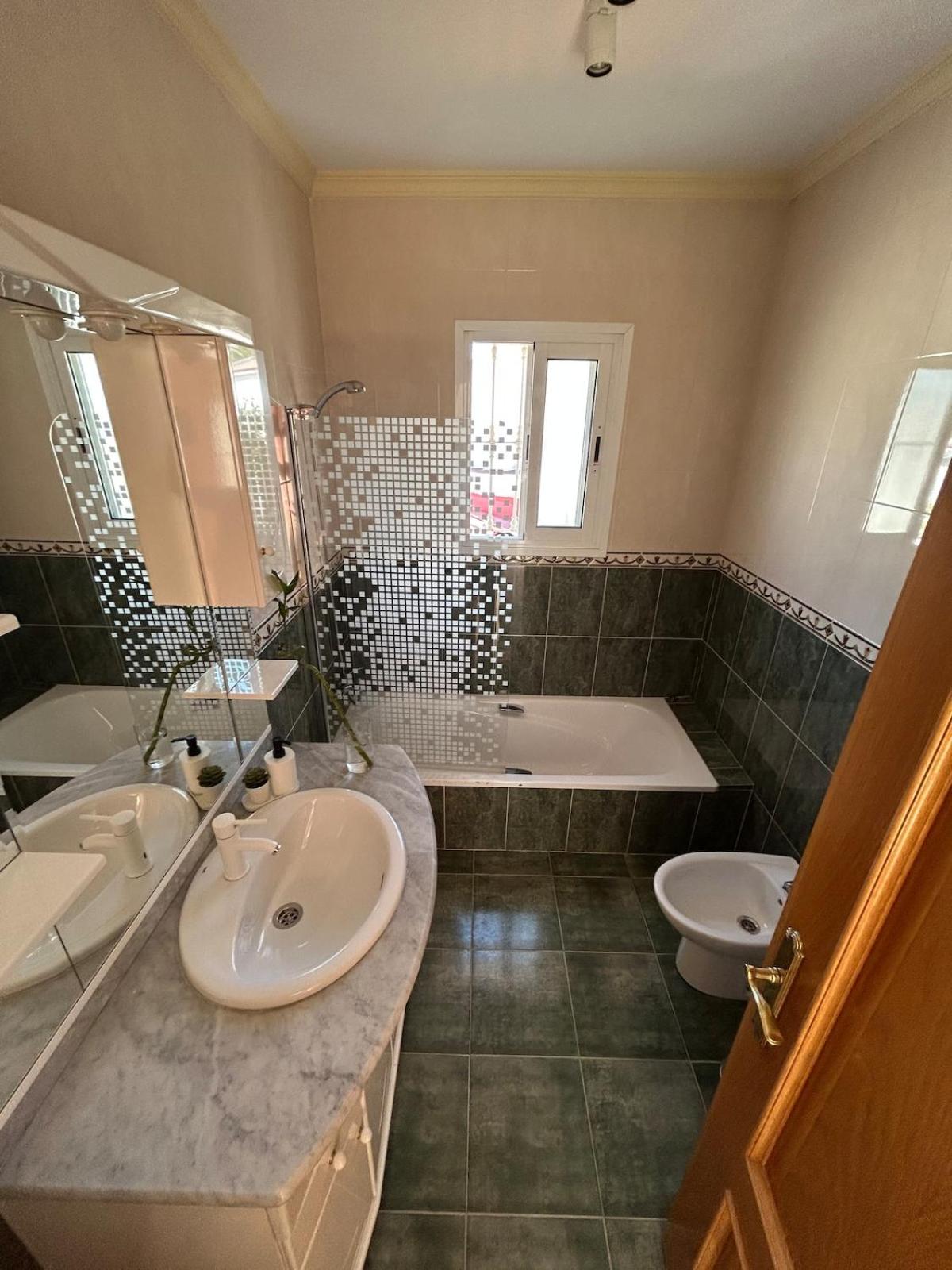 MALAGA,VILLA FAMARA,10 personas,CERCA DE LA PLAYA CON PISCINA,7 CAMAS,CAFE DE CORTESIA GRATIS