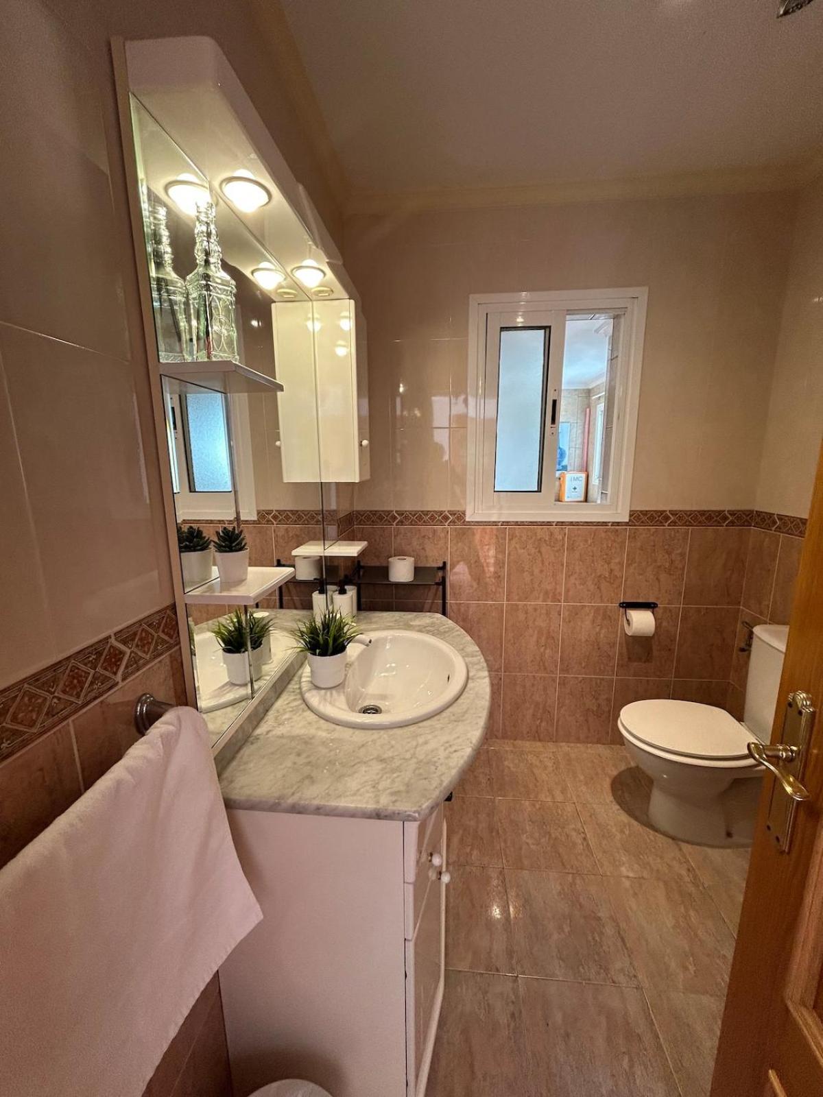 MALAGA,VILLA FAMARA,10 personas,CERCA DE LA PLAYA CON PISCINA,7 CAMAS,CAFE DE CORTESIA GRATIS