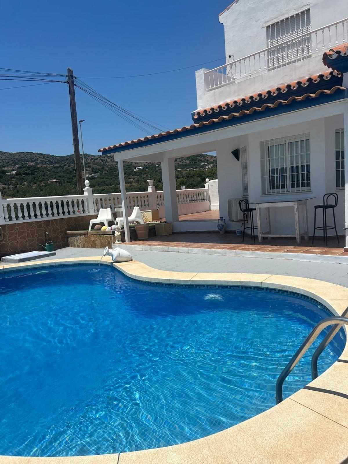 MALAGA,VILLA FAMARA,10 personas,CERCA DE LA PLAYA CON PISCINA,7 CAMAS,CAFE DE CORTESIA GRATIS