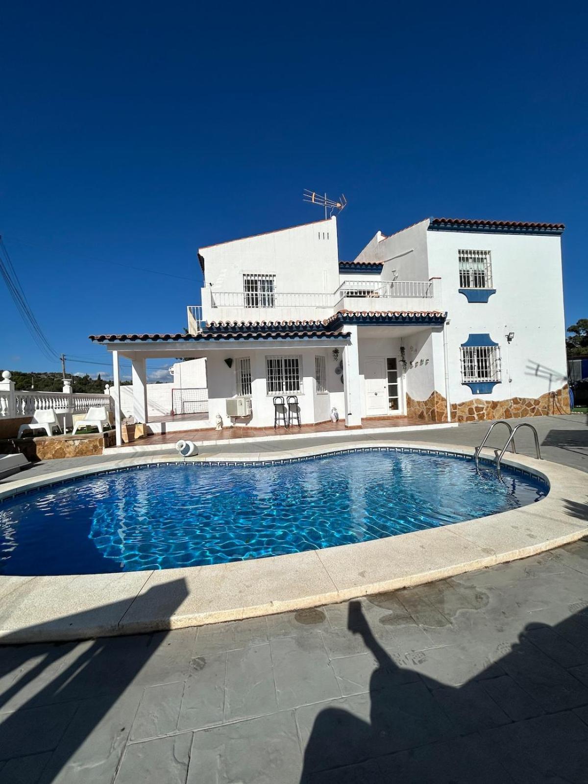 MALAGA,VILLA FAMARA,10 personas,CERCA DE LA PLAYA CON PISCINA,7 CAMAS,CAFE DE CORTESIA GRATIS