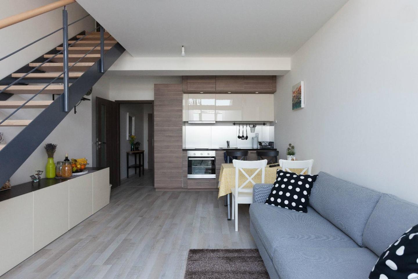 Kent Ridge Loft, Sokolska