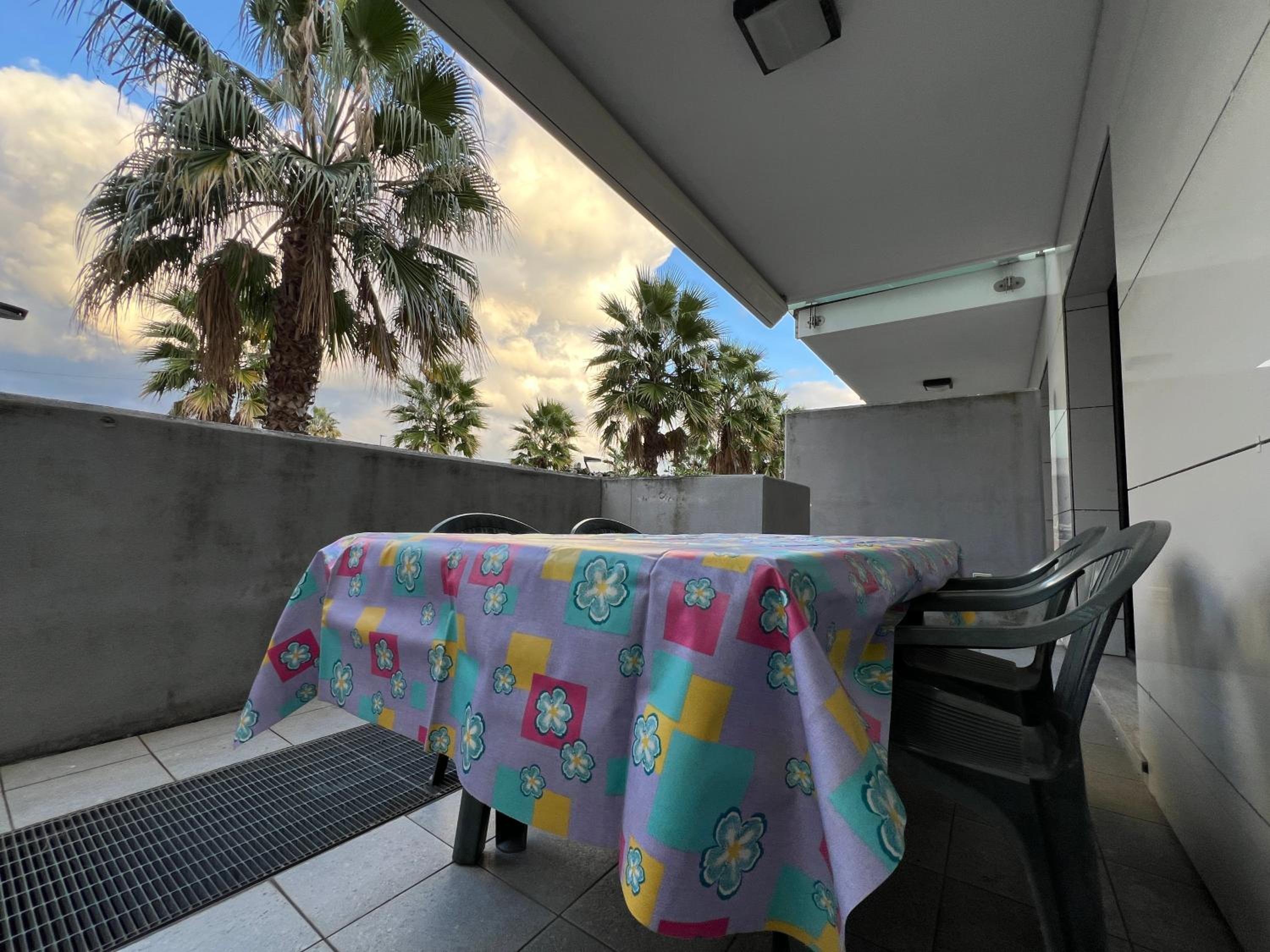 Palm Grove House con terrazzo e box privato