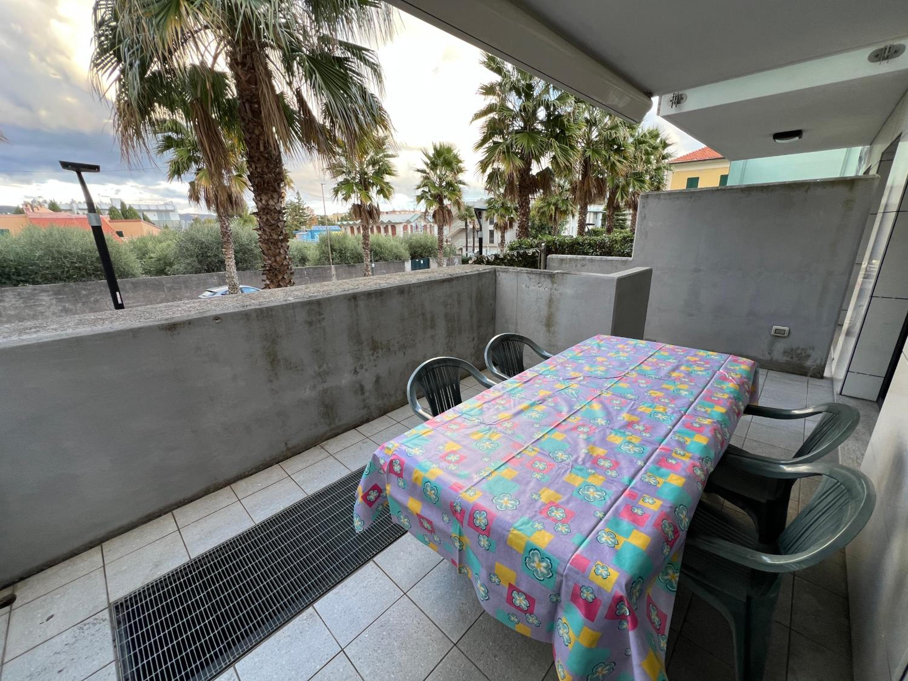 Palm Grove House con terrazzo e box privato