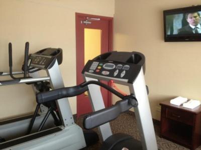 Travelodge by Wyndham Winnipeg Airport West