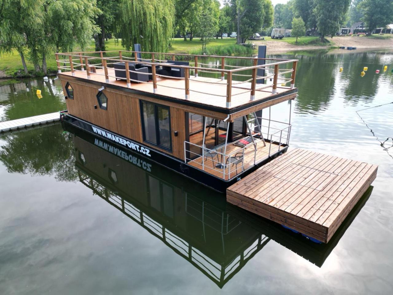 House Boat s výhledem na Wake Port