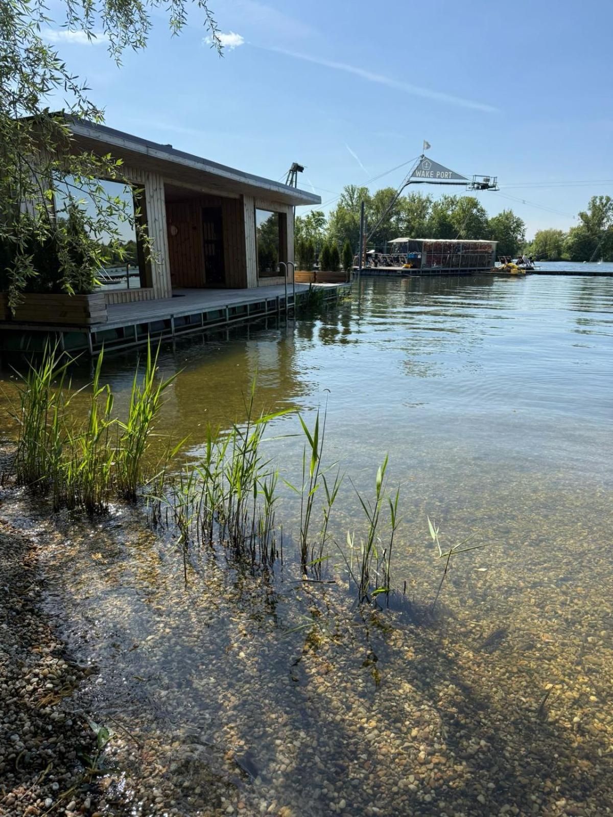 House Boat s výhledem na Wake Port