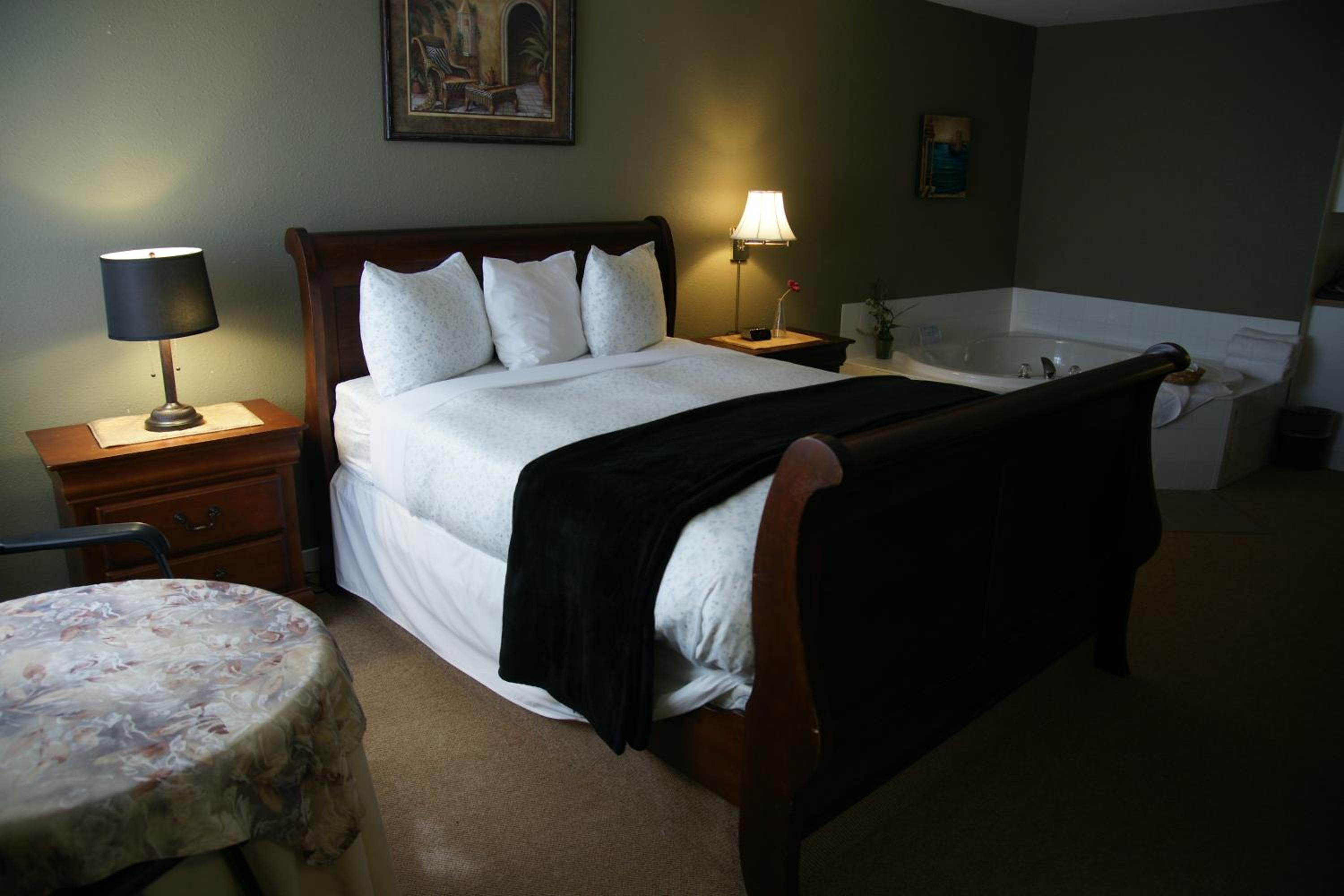 R&R Inn & Suites