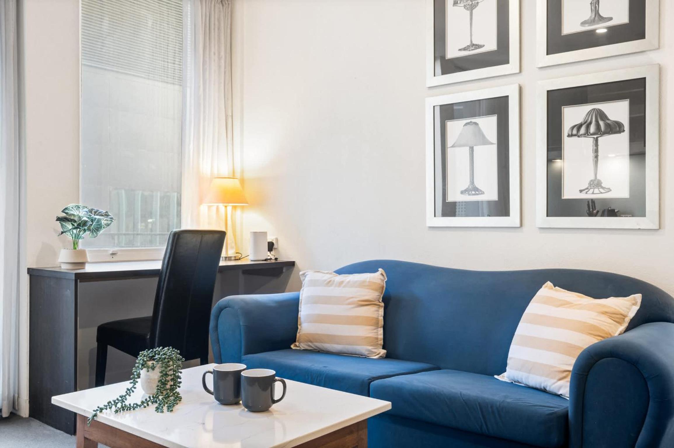 CBD Studio with King Bed & Balcony & Gym & Sauna