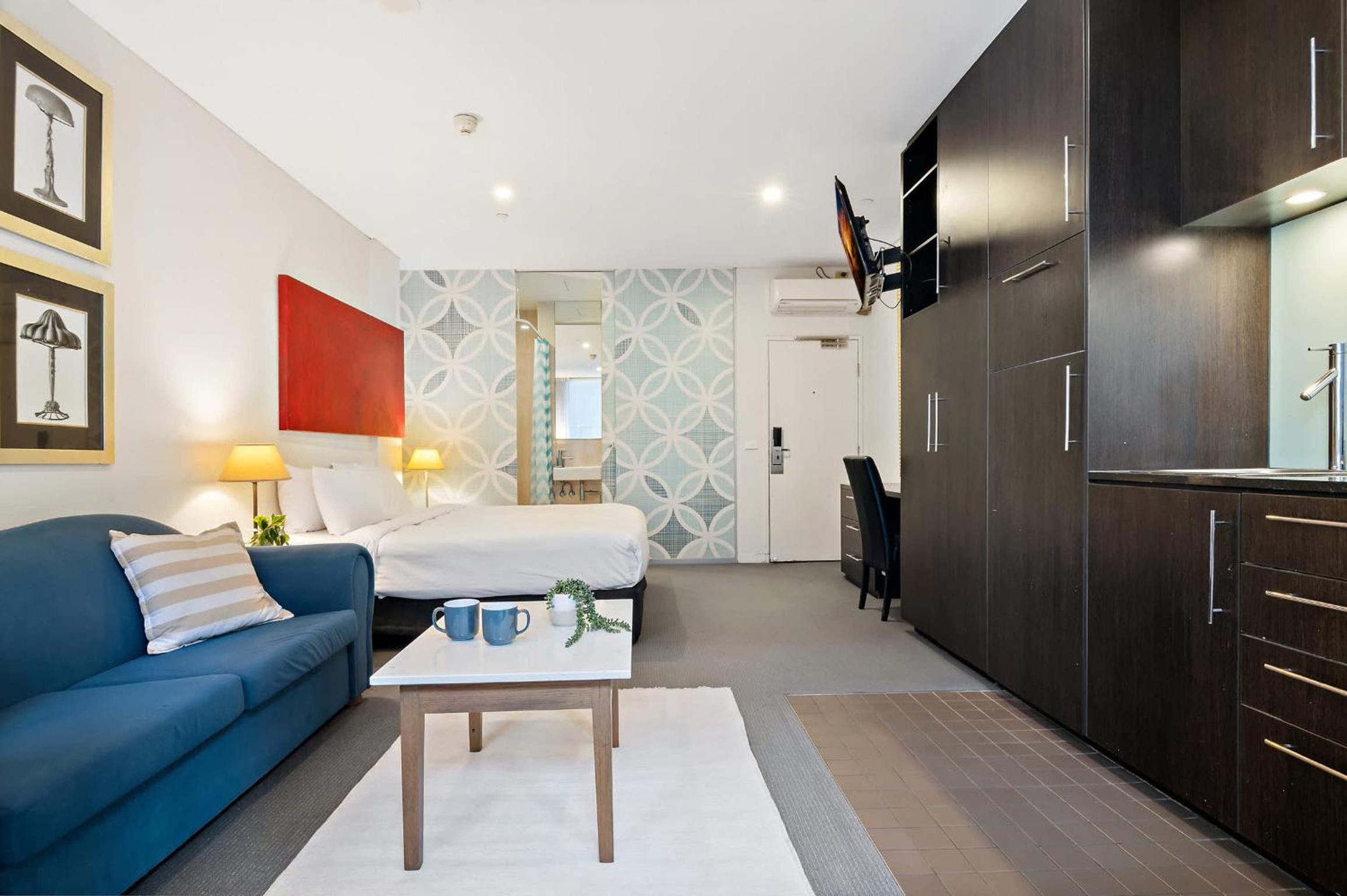 CBD Studio with King Bed & Balcony & Gym & Sauna