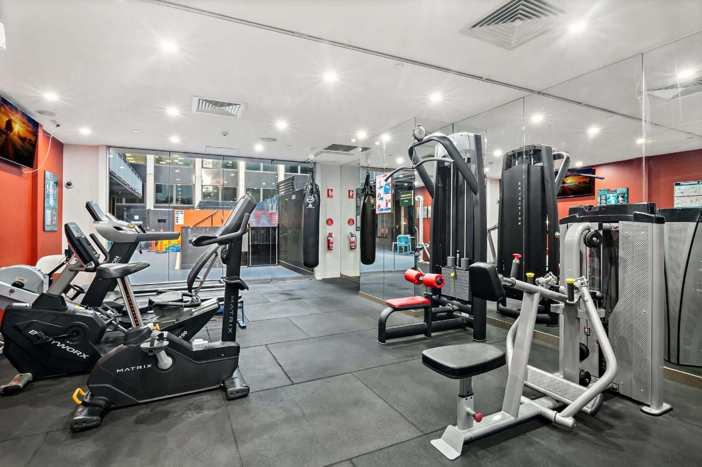 CBD Studio with King Bed & Balcony & Gym & Sauna