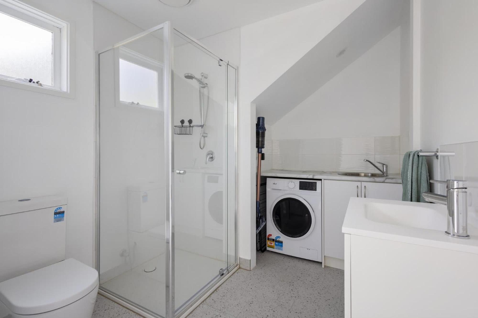 Peaceful 2-Bed Apartment in Coastal McCrae