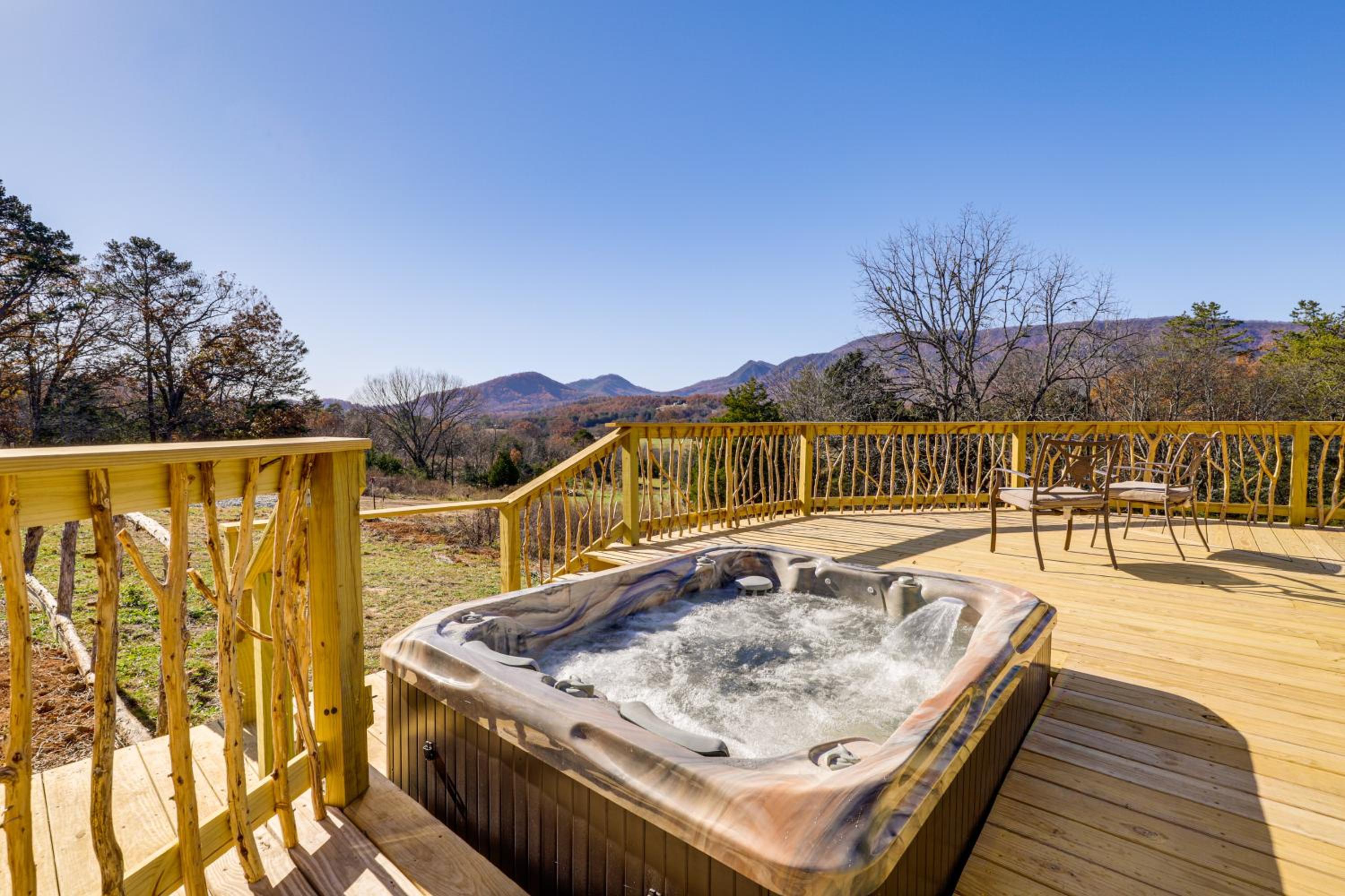 Glamping with Mountain Views! Newport Yurt Retreat!