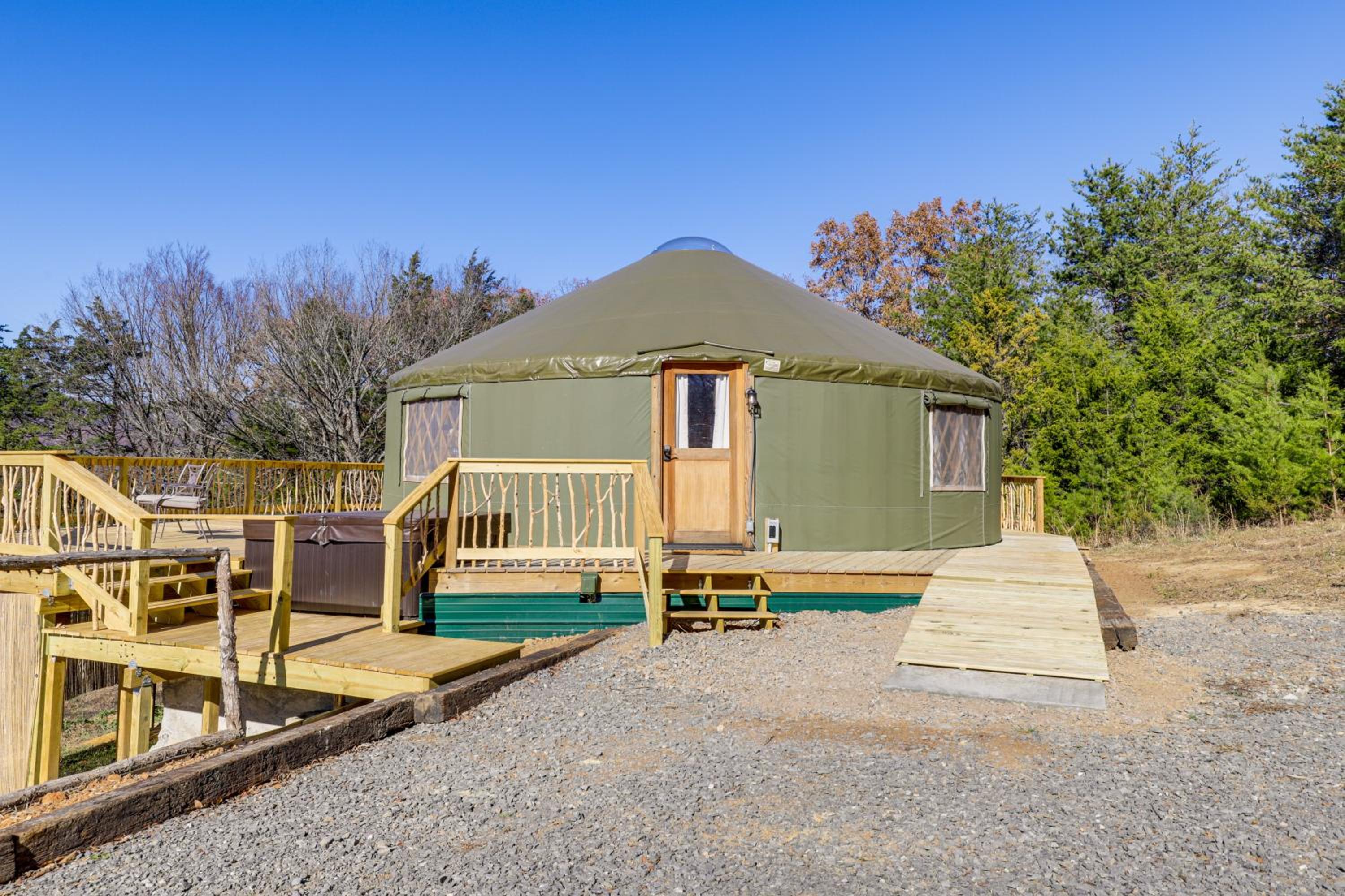 Glamping with Mountain Views! Newport Yurt Retreat!