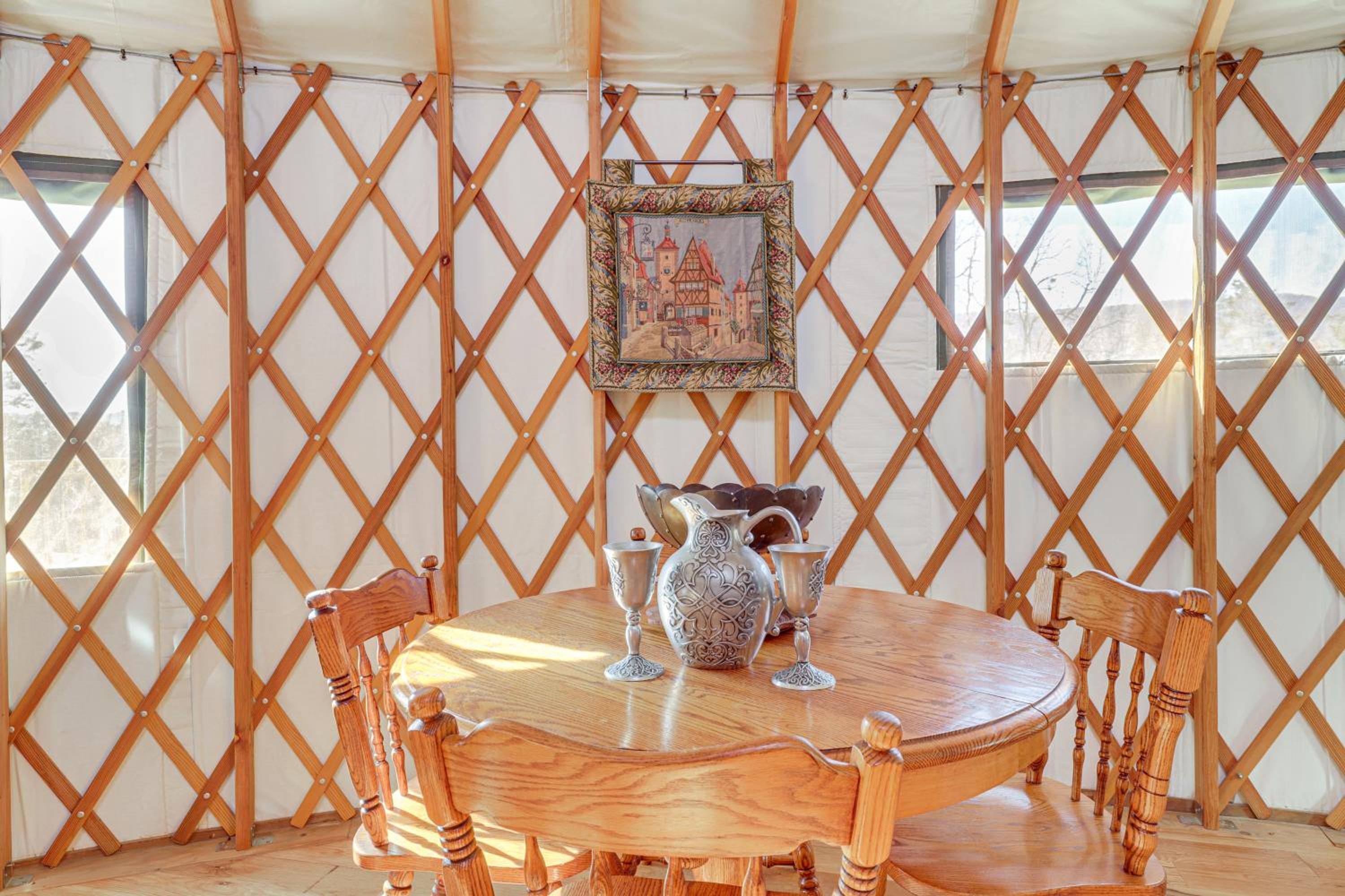 Glamping with Mountain Views! Newport Yurt Retreat!