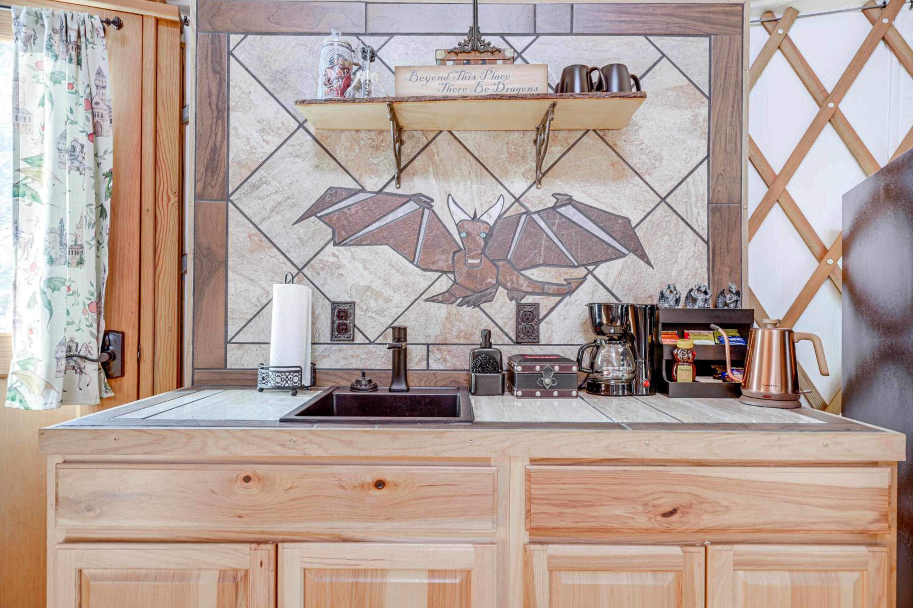 Glamping with Mountain Views! Newport Yurt Retreat!