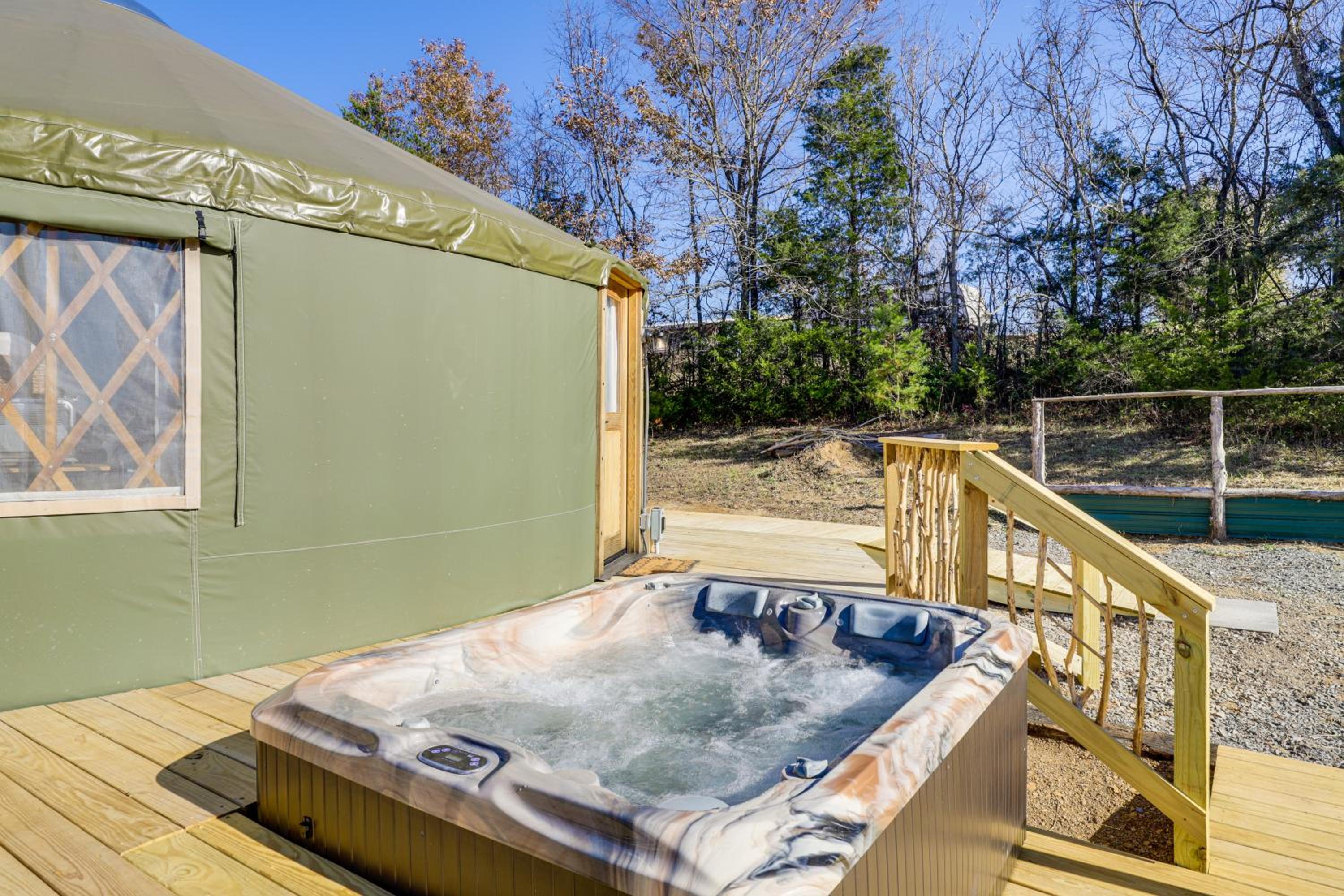 Glamping with Mountain Views! Newport Yurt Retreat!