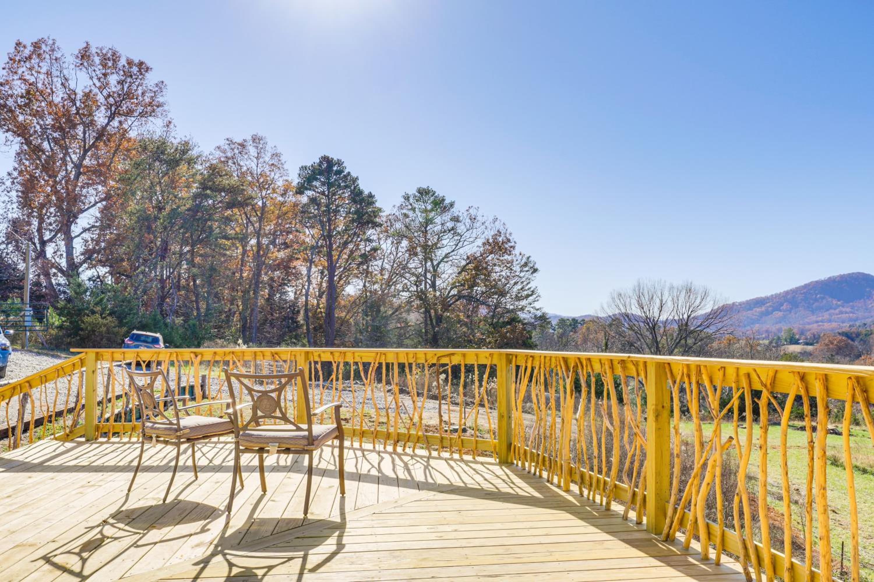 Glamping with Mountain Views! Newport Yurt Retreat!