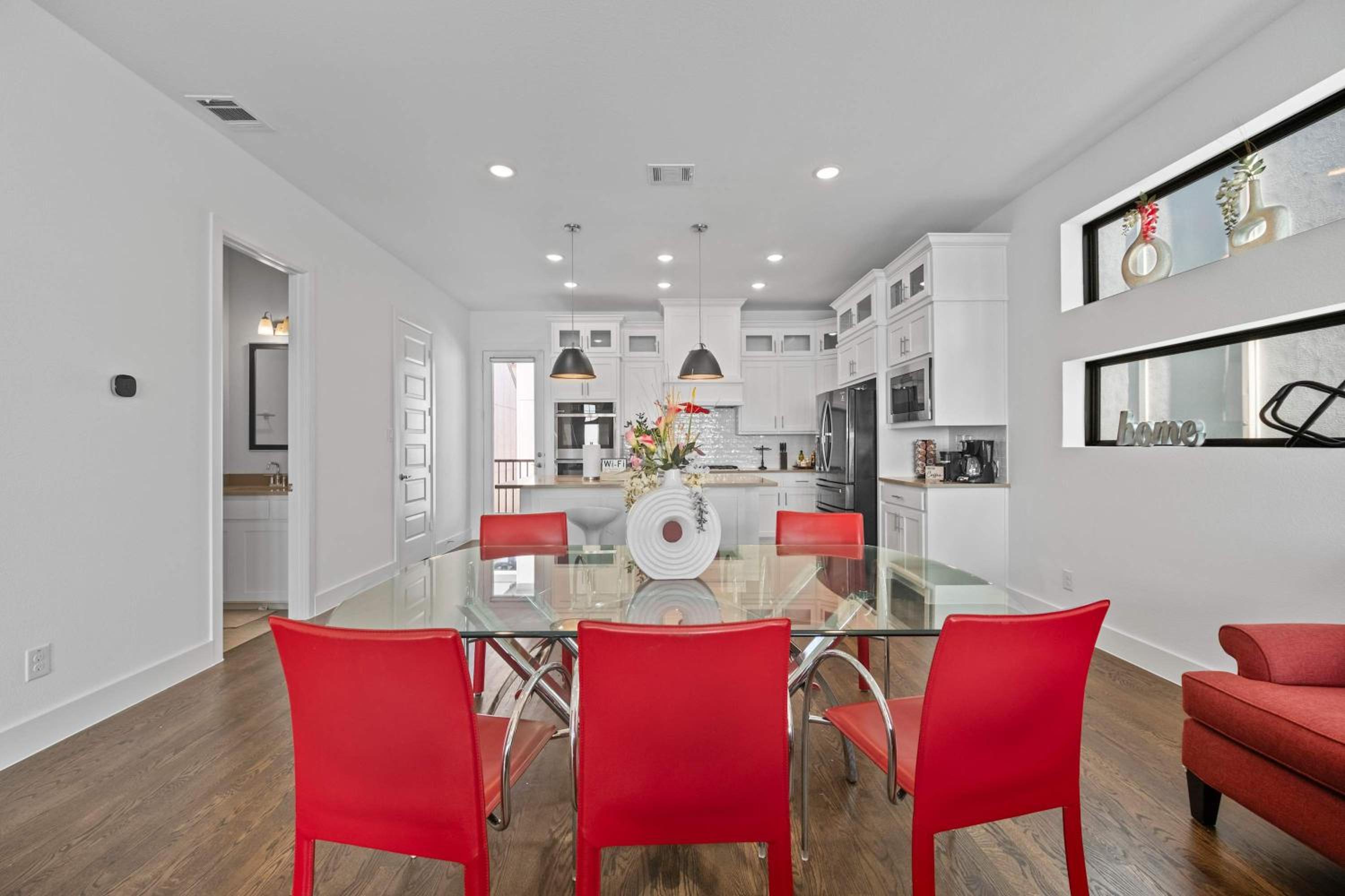 Luxury 3 Bedroom Waterfront Home Near Dallas
